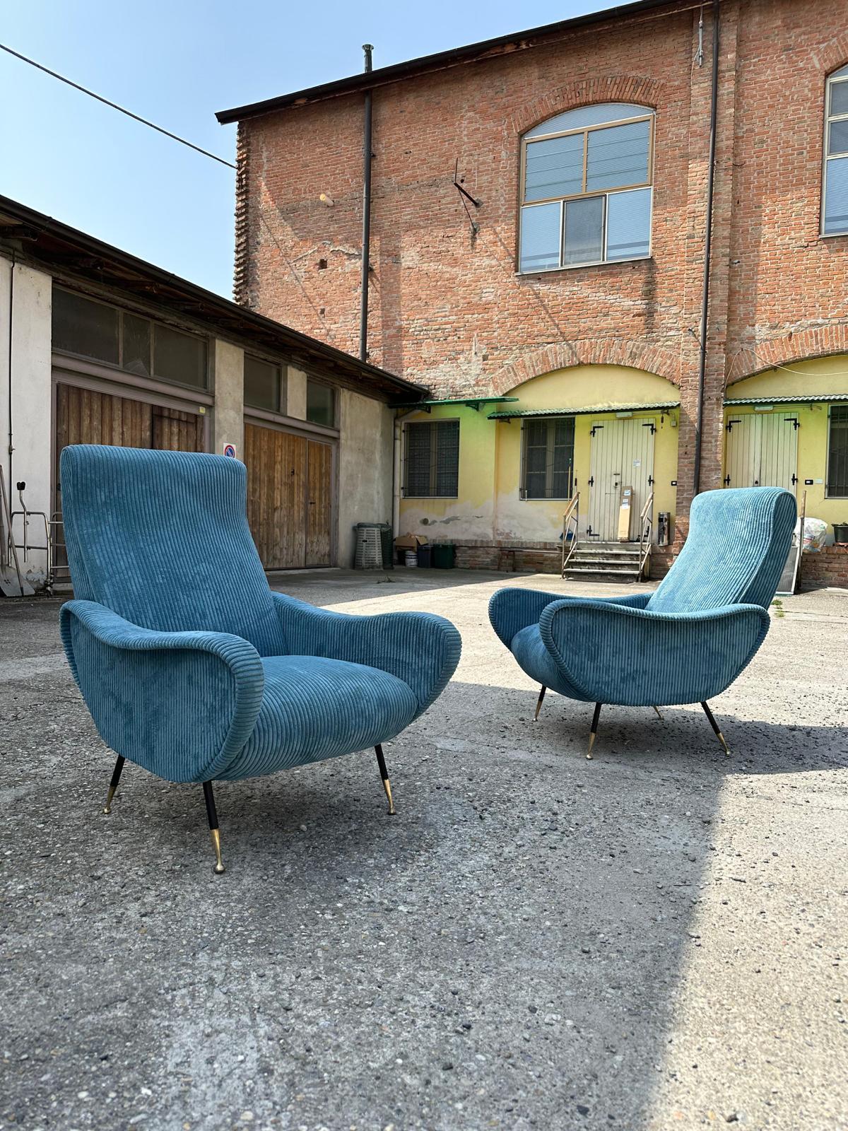 Pair of vintage armchairs from the 50s-60s, Italian manufacture.
The armchairs have an iron leg with brass ends.
New upholstery in whale blue chenille  ribbed fabric
Seat height 42cm.
two pieces available
Very good conditions