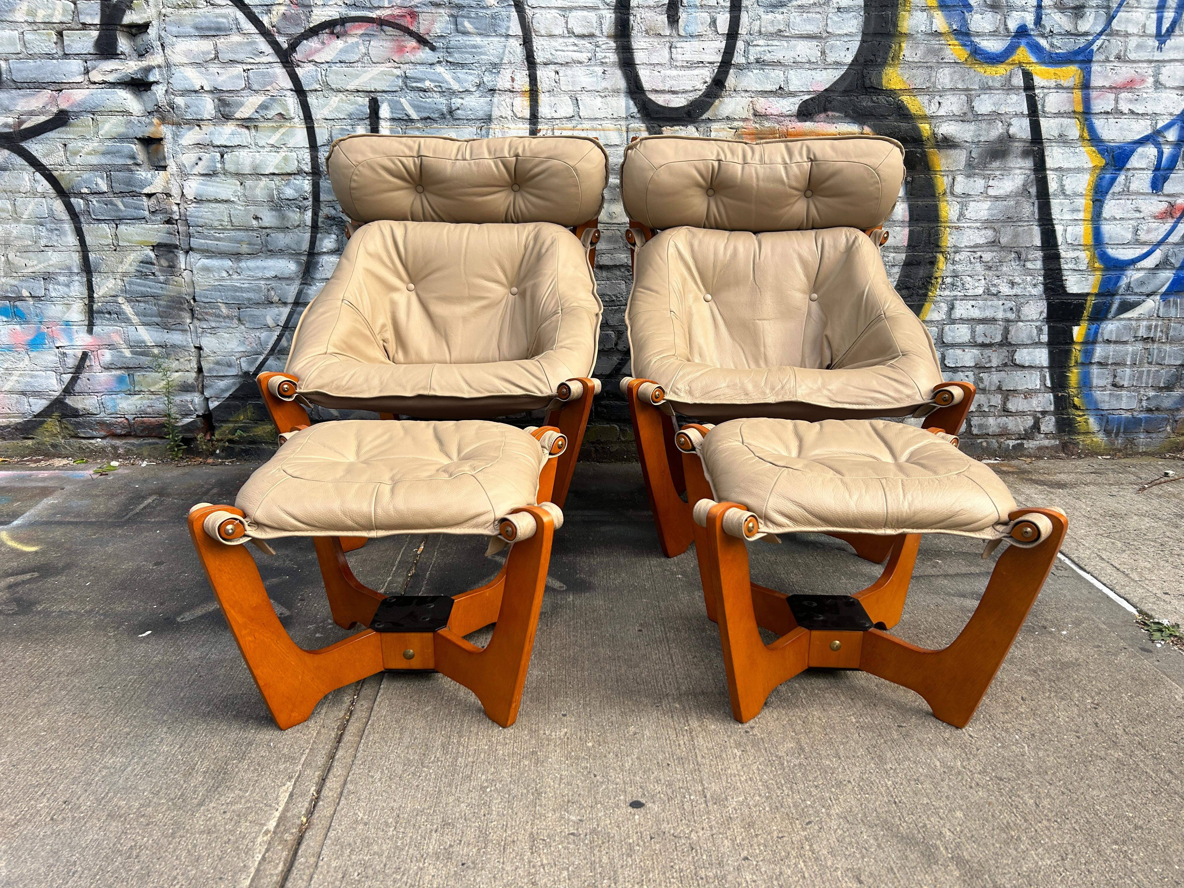 Modern tan leather Luna sling lounge chair and ottoman. Modern version of the Luna Lounge chair in the style of Odd Knutsen. Light tan soft leather lounge chair with matching ottoman. Flat wood frame with Brass hardware. Ready for use. Located in