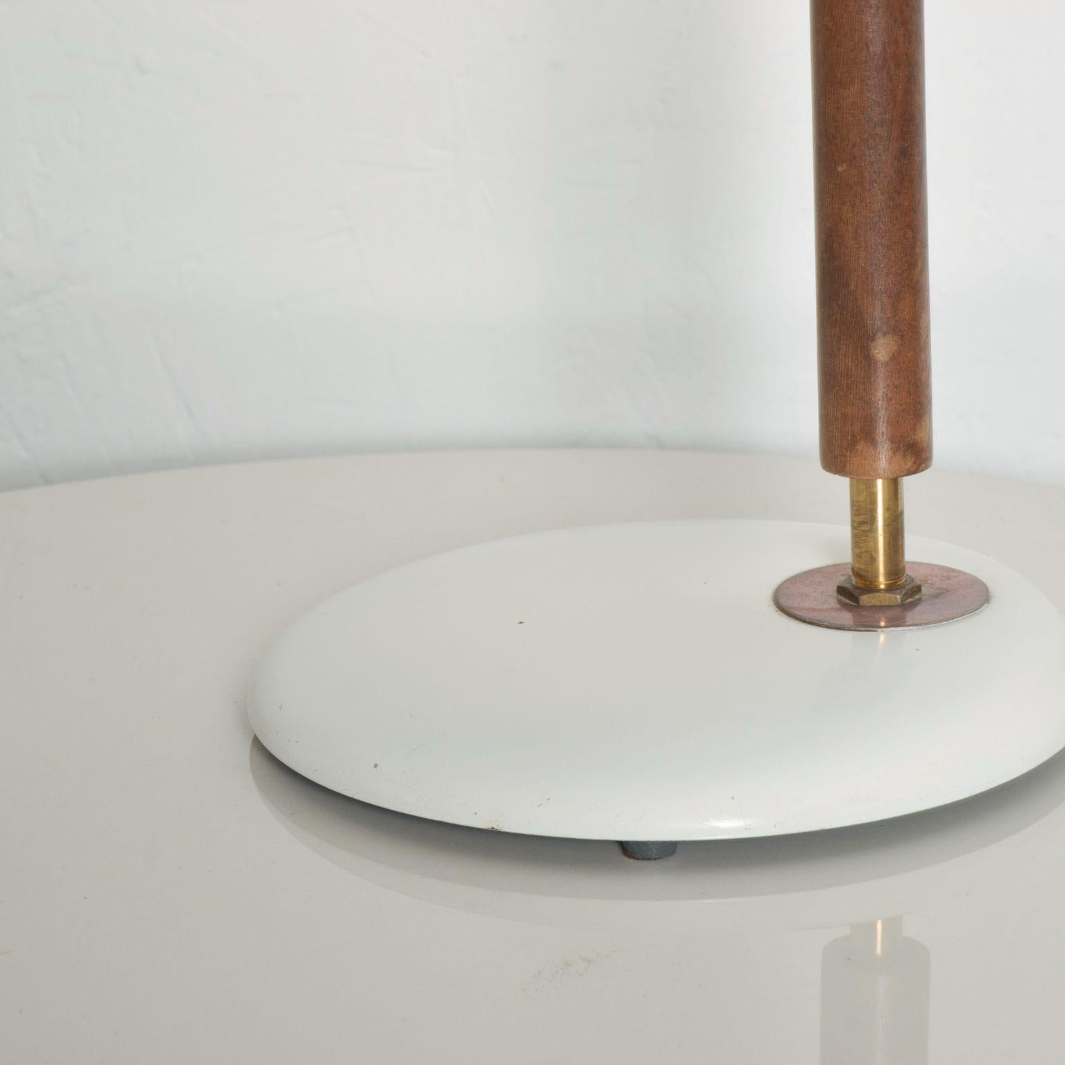 American Modern Midcentury Clamshell Table Desk Lamp by Gerald Thurston for Lightolier