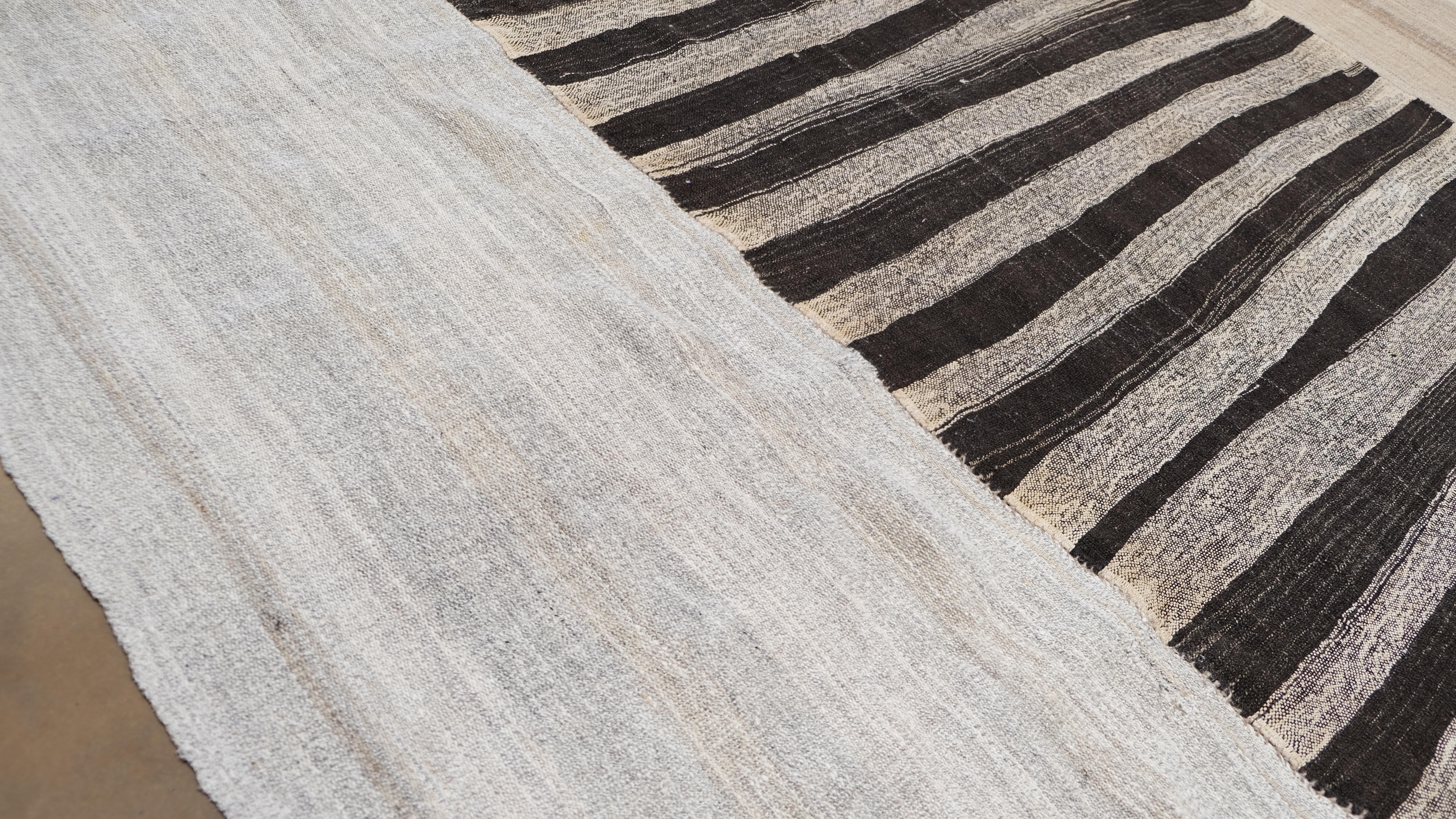 Mazadaran Moderner getäfelter natürlicher farbiger Wollkilim aus der Mitte des Jahrhunderts 10'x14'6'' im Zustand „Gut“ im Angebot in Torrance, CA