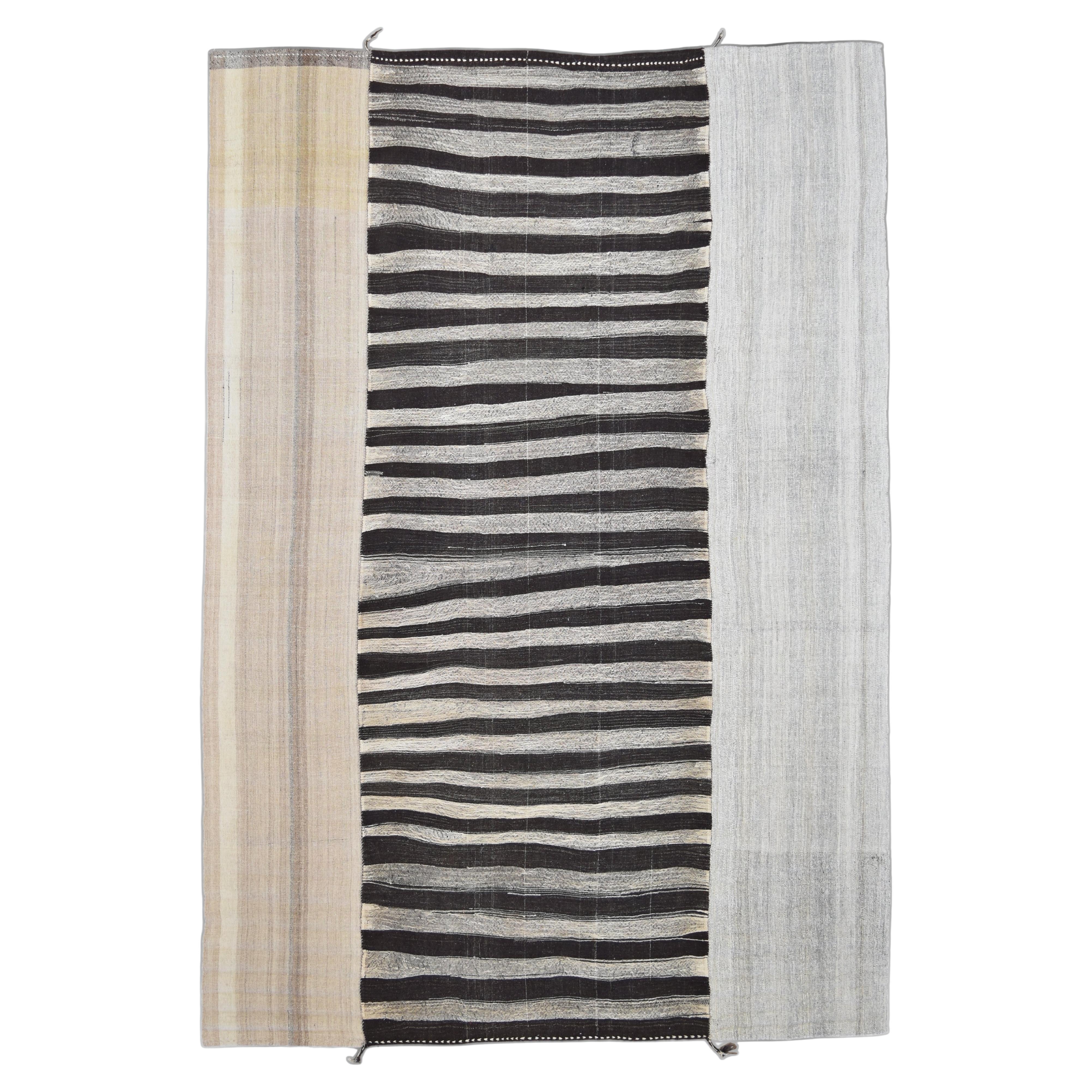 Mazadaran Moderner getäfelter natürlicher farbiger Wollkilim aus der Mitte des Jahrhunderts 10'x14'6'' im Angebot