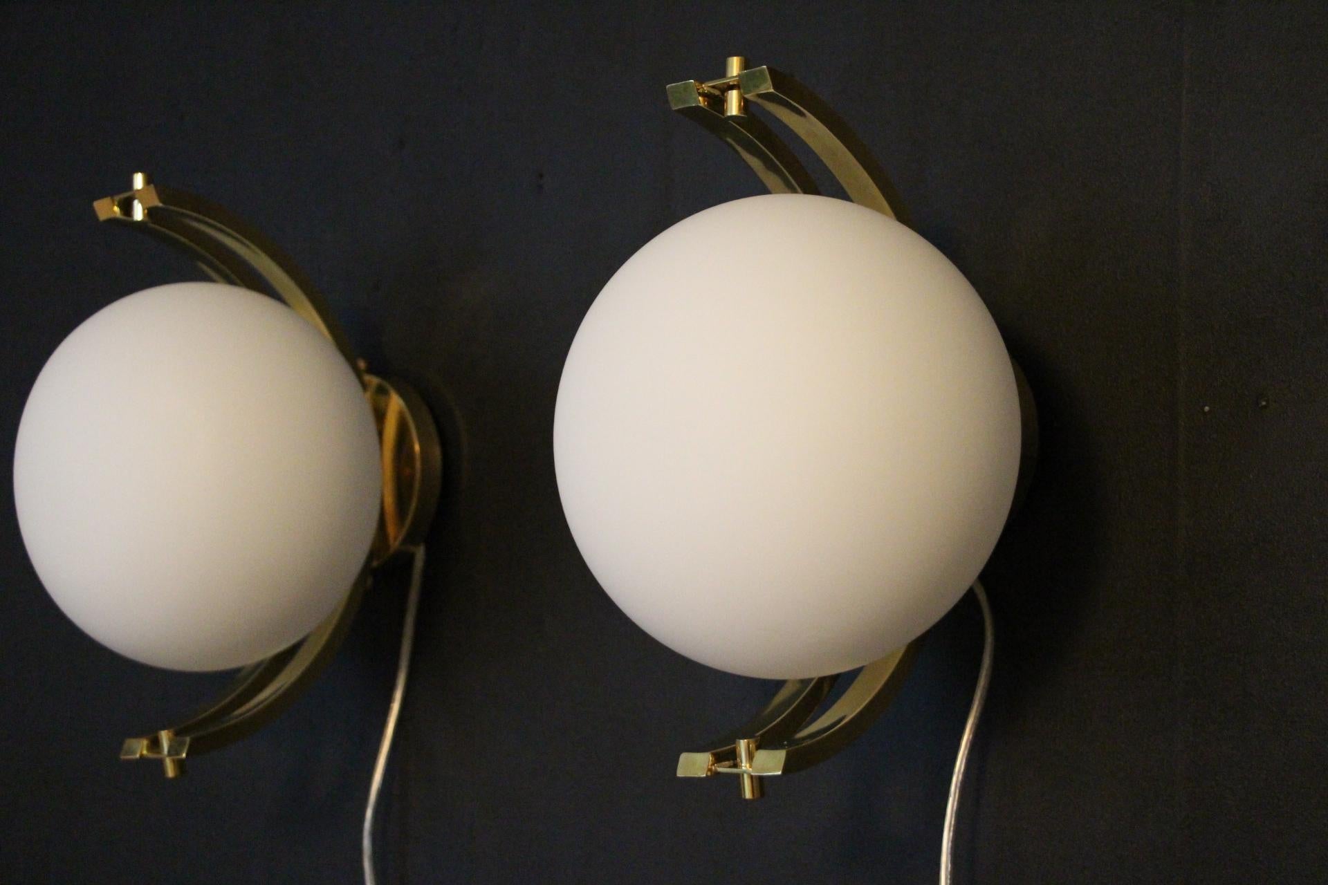 Modern Pair of Brass and White Glass Globe Sconces, Stilnovo Style Wall Lights For Sale 3