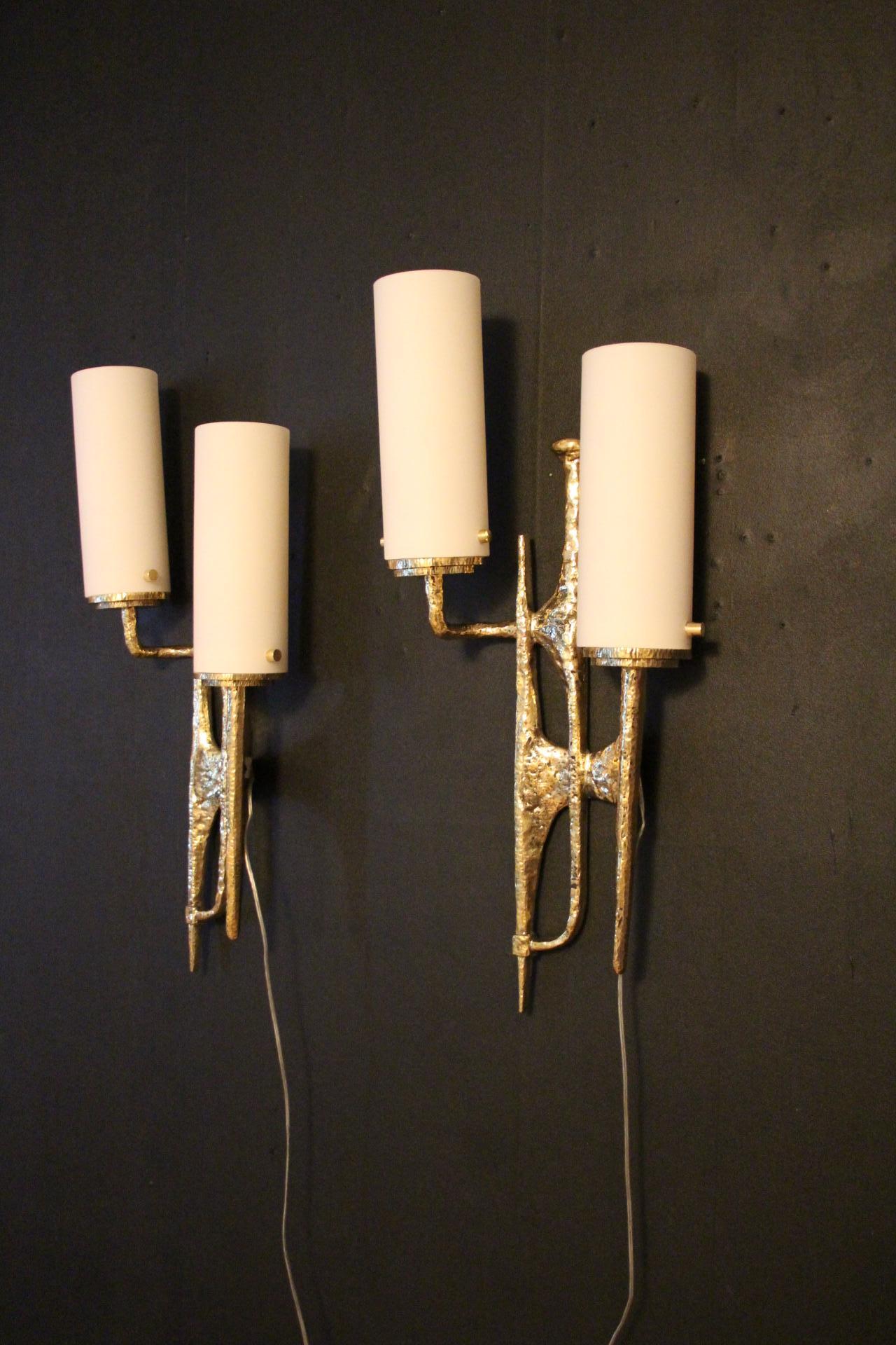 Modern Midcentury Pareja de apliques de bronce estilo Felix Agostini Maison Arlus en venta 7
