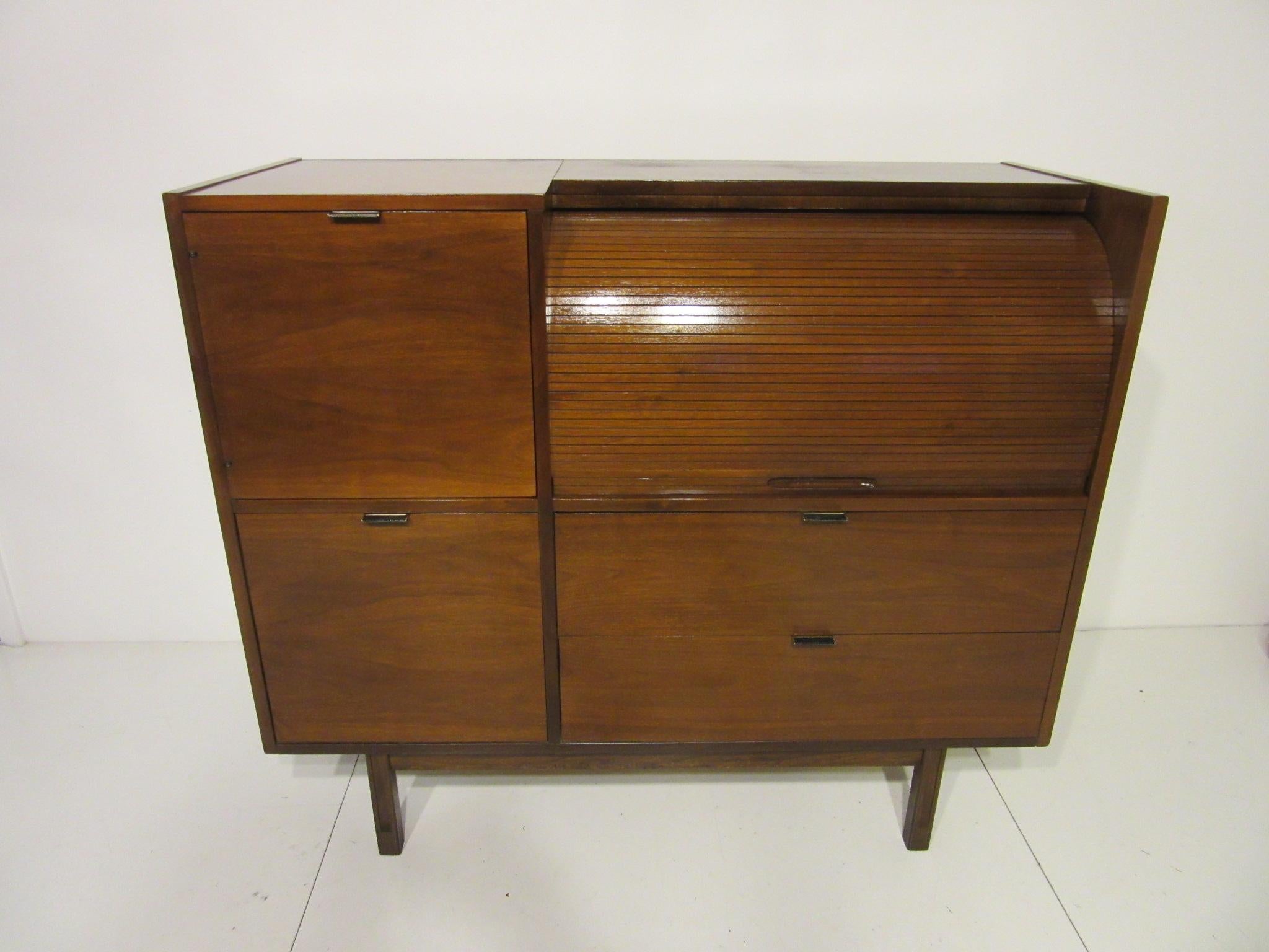 20th Century Modern Midcentury Roll Top Desk/Office