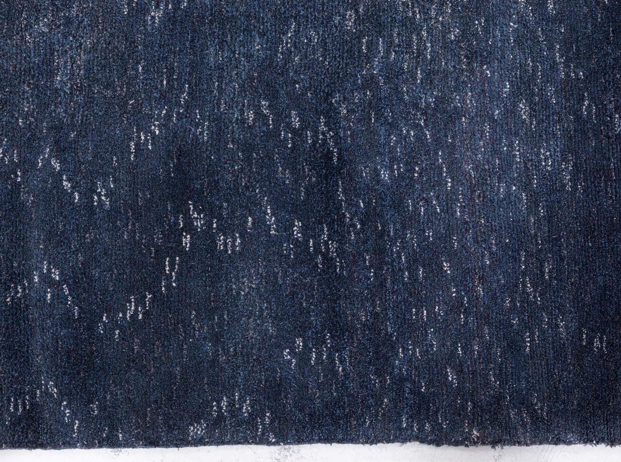 Annodato a mano Tappeto moderno in lana Midnight di Doris Leslie Blau in vendita