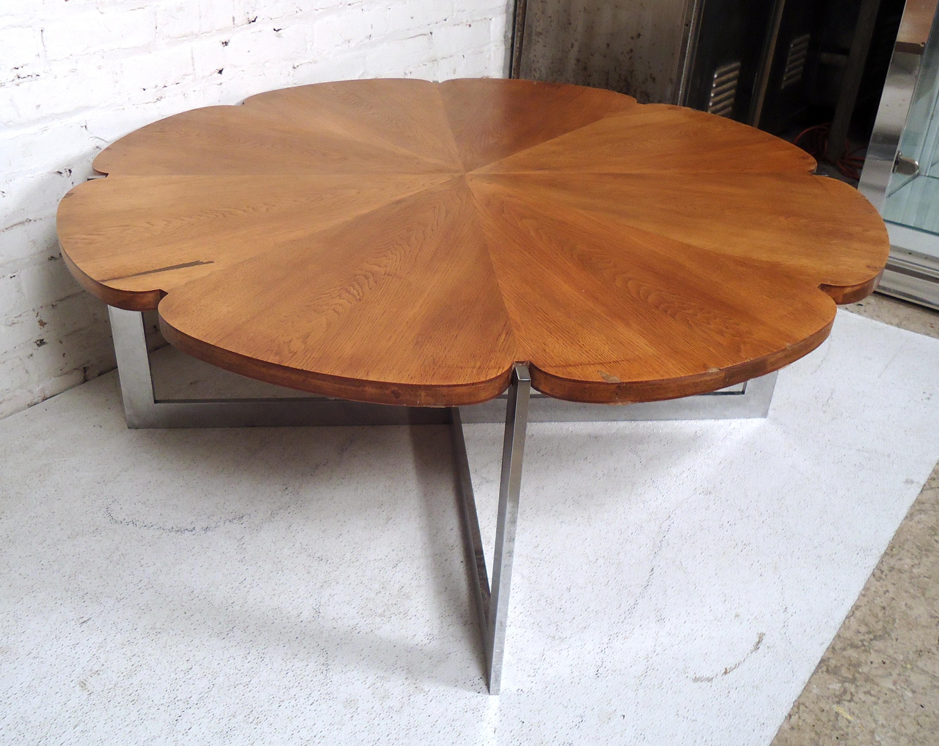 Modern Milo Baughman Coffee Table In Distressed Condition In Brooklyn, NY