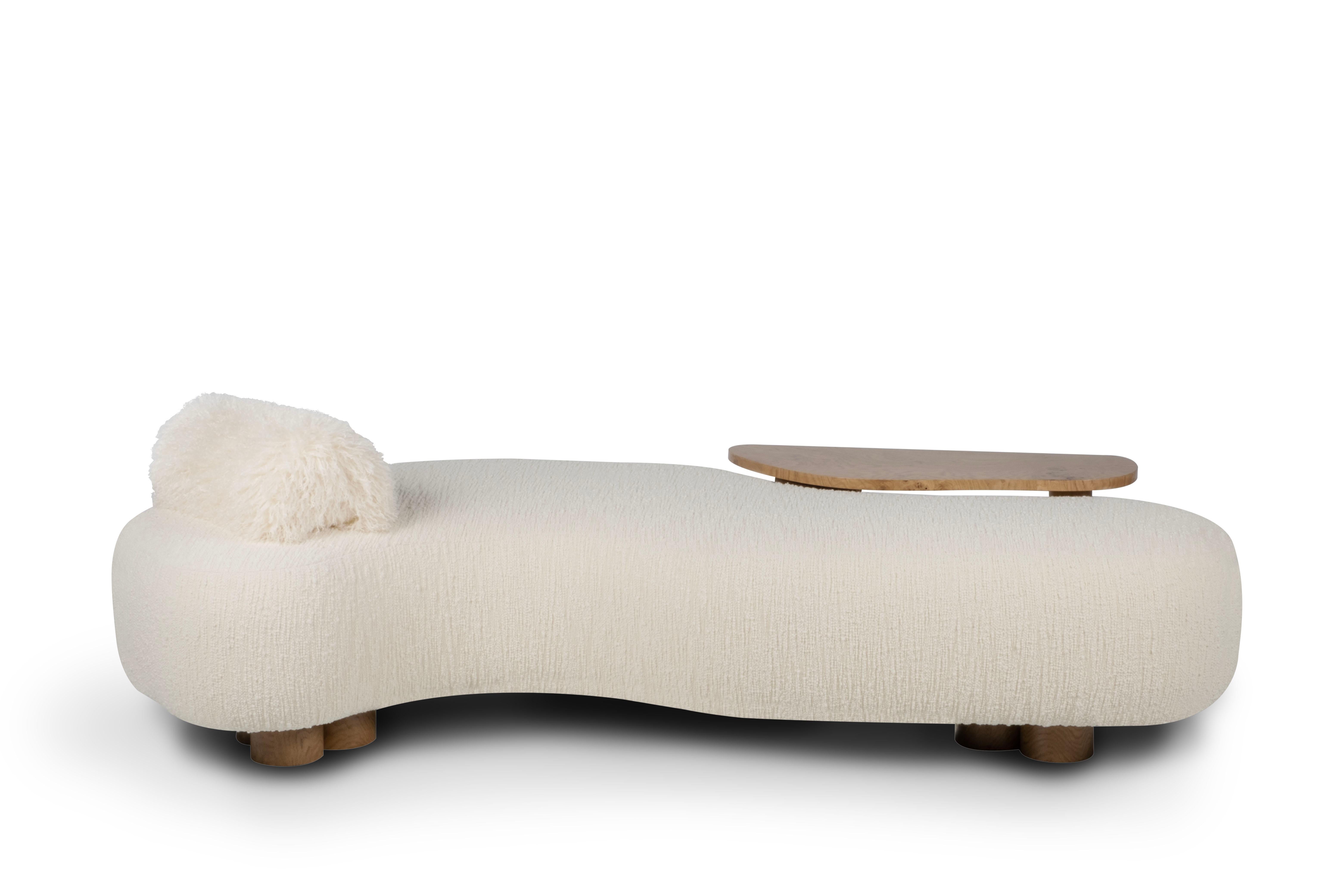 Mid-Century Modern Minho Day Bed, Wool Bouclé, Oak Root, Handmade by Greenapple (Moderne der Mitte des Jahrhunderts) im Angebot