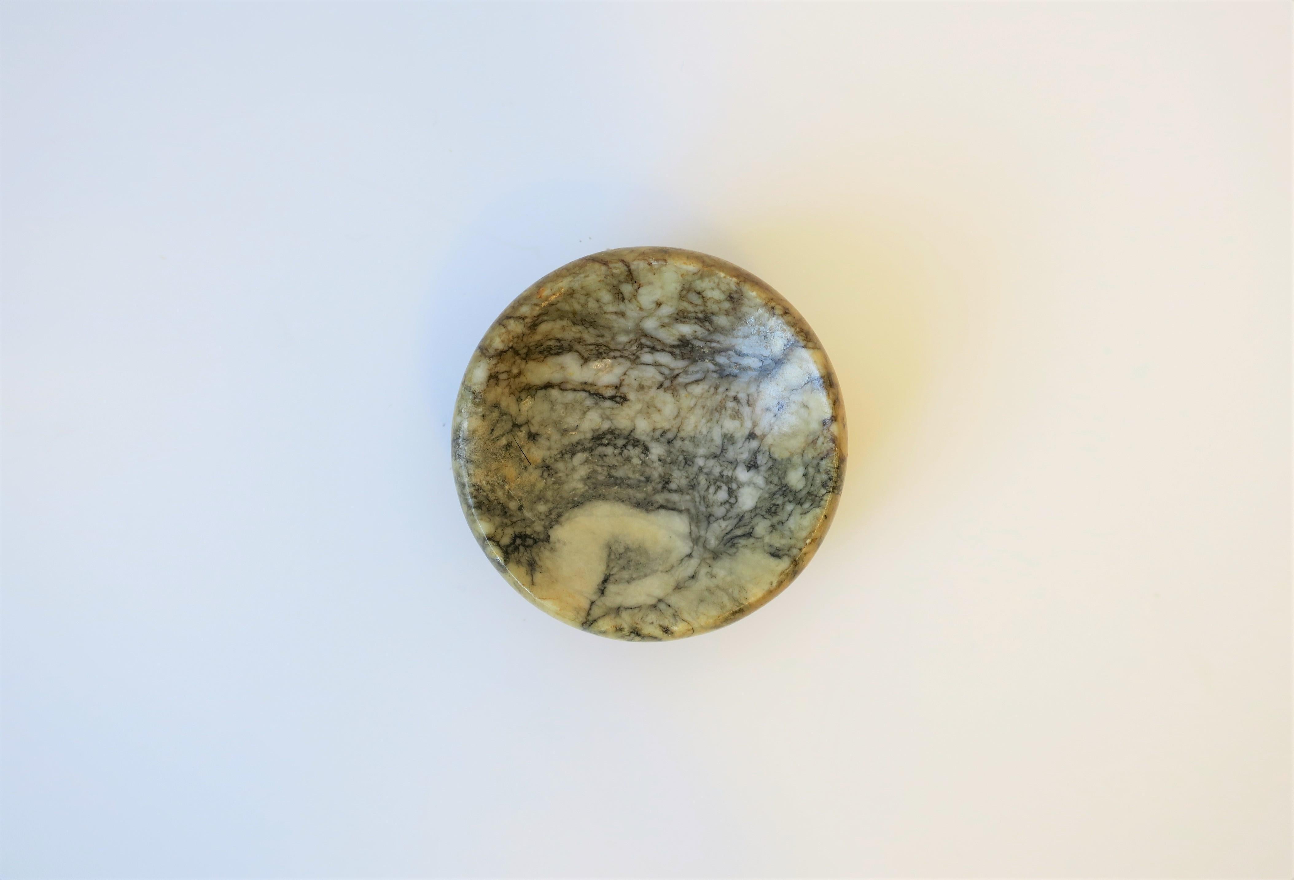 Modern Mini Italian Marble Round Trinket or Jewelry Dish In Good Condition In New York, NY