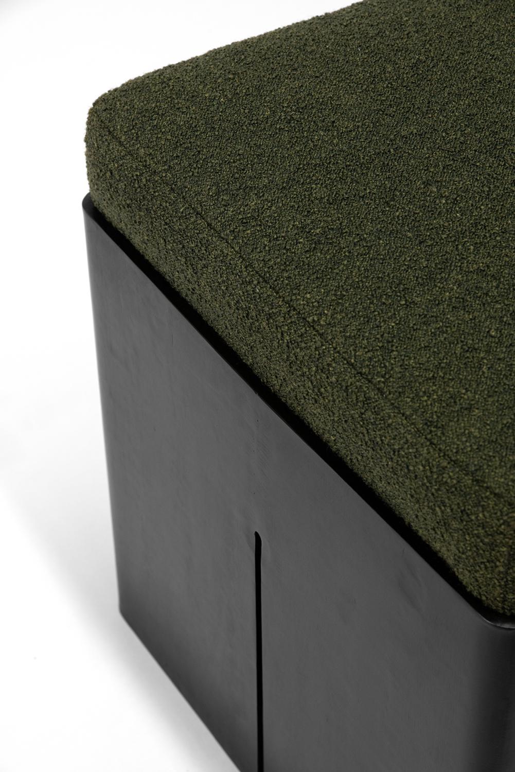 Panca in mohair felpato tessile di Knoll con acciaio annerito, moderno e contemporaneo In condizioni Nuovo in vendita a Bronx, NY