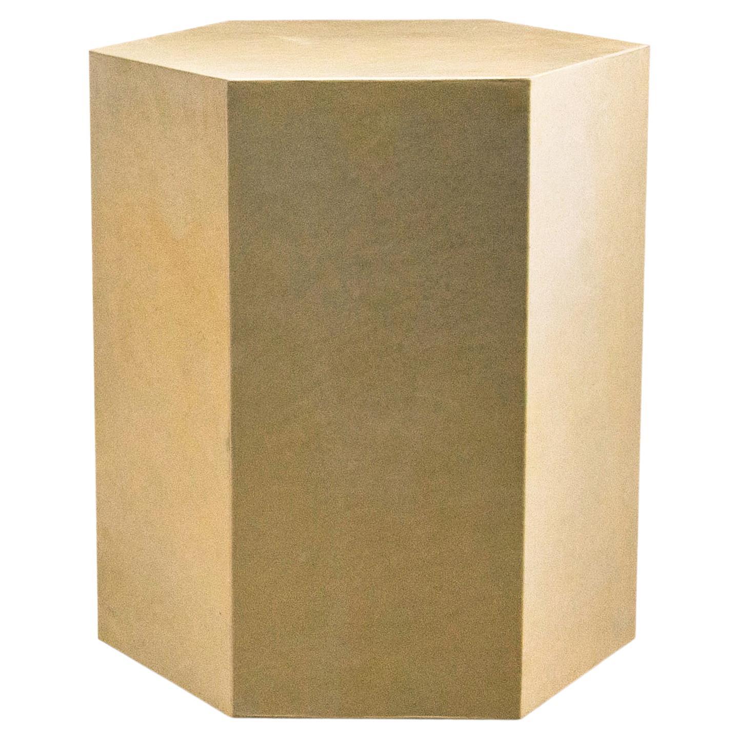 Table hexagonale moderne et minimaliste de Costantini, Pergamino Hex Chico, « en stock »