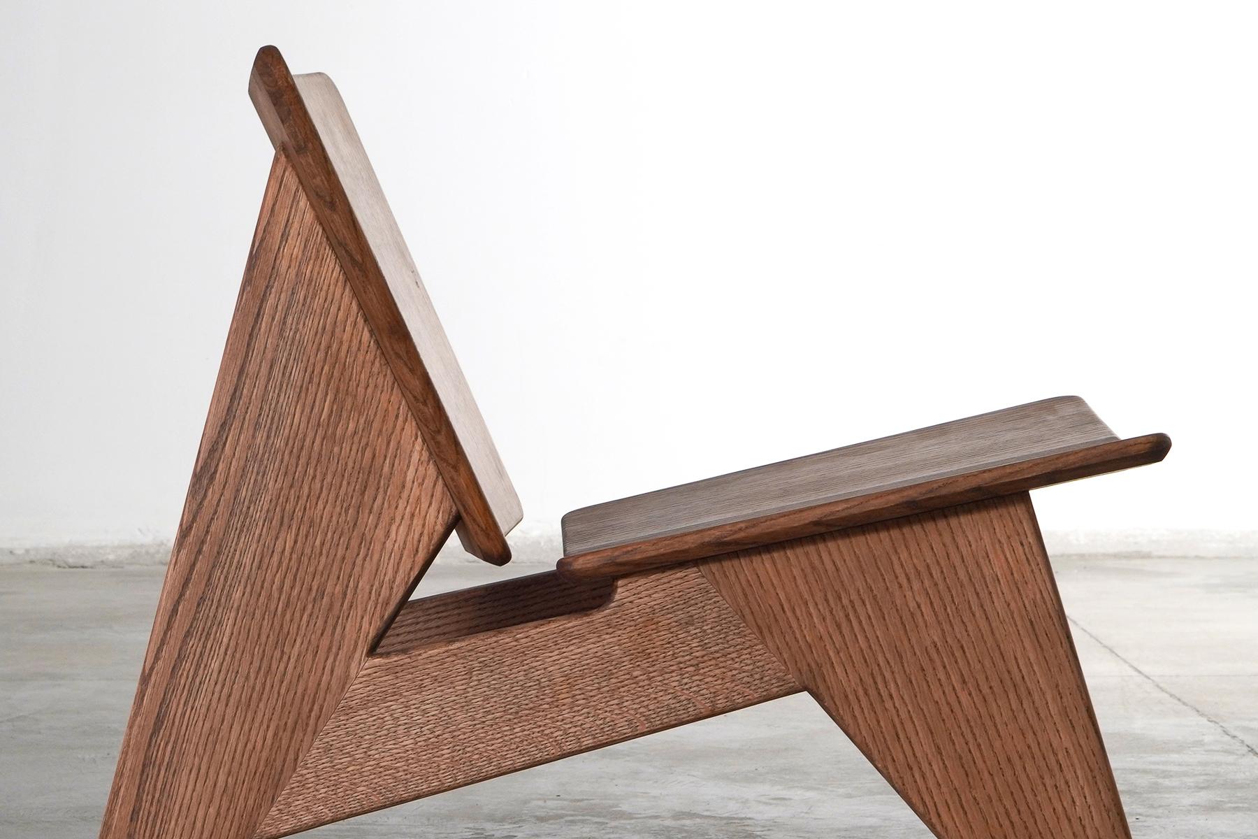 Sillón moderno minimalista de madera maciza de roble con reposapiés Easy statement Achaflanado en venta