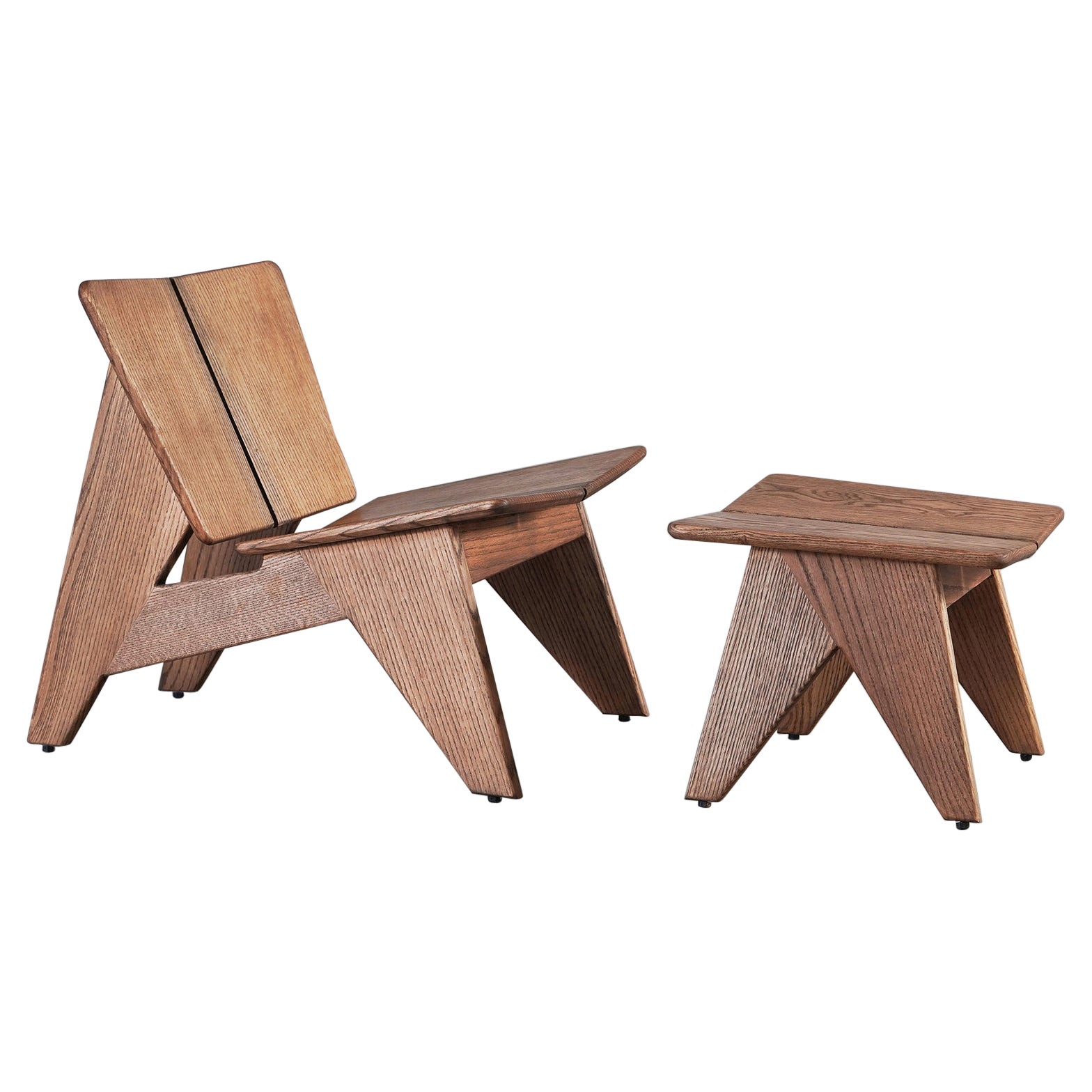 Modernes minimalistisches Statement aus massivem Eichenholz Butterfly Akzentstuhl mit Fußhocker im Angebot