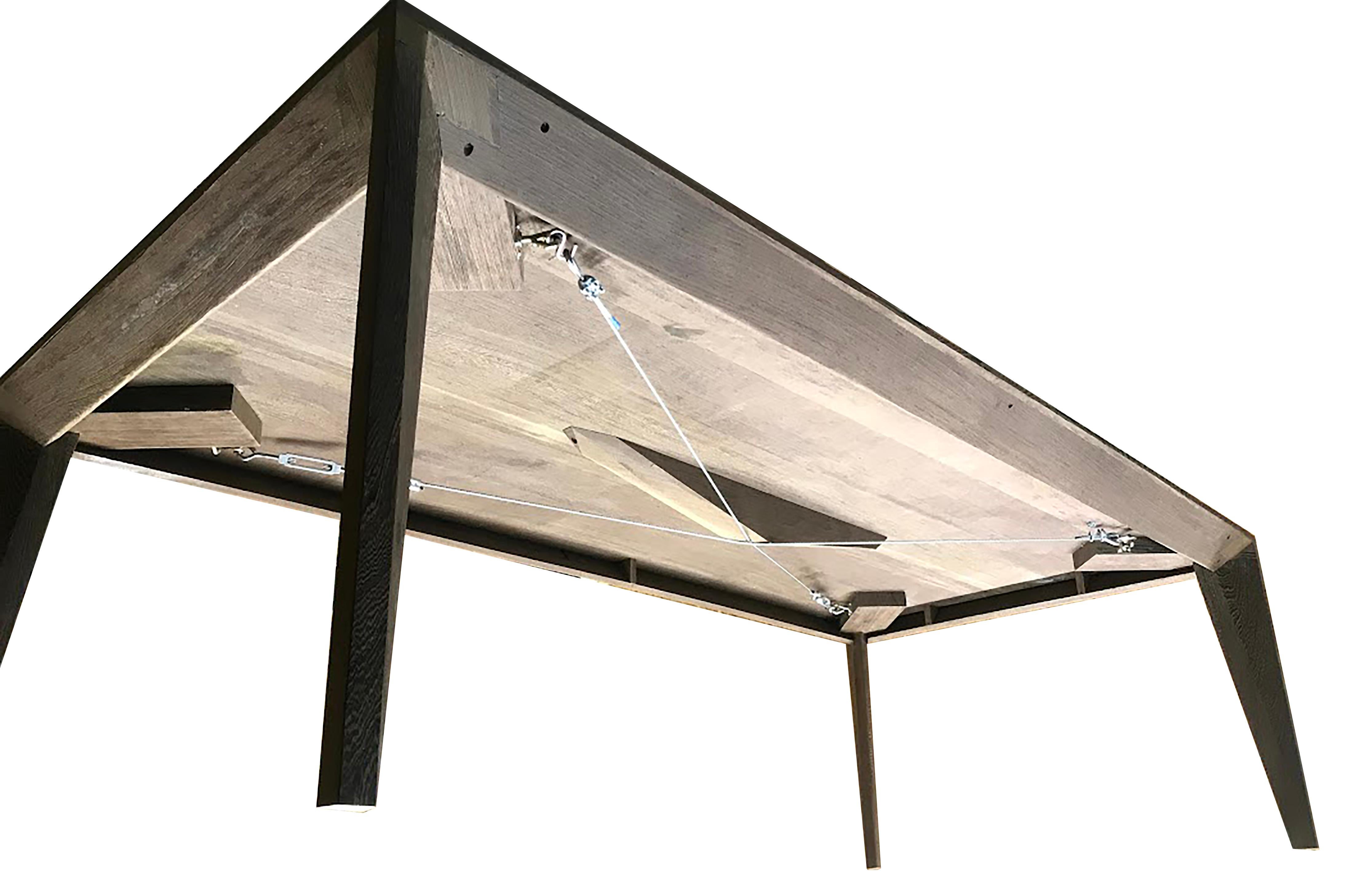 Table de salle à manger noire moderne et minimaliste au design épuré en vente 1