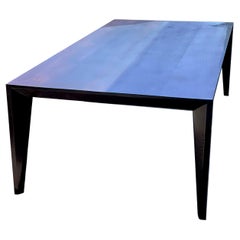 Tavolo da pranzo nero moderno e minimalista dal design elegante