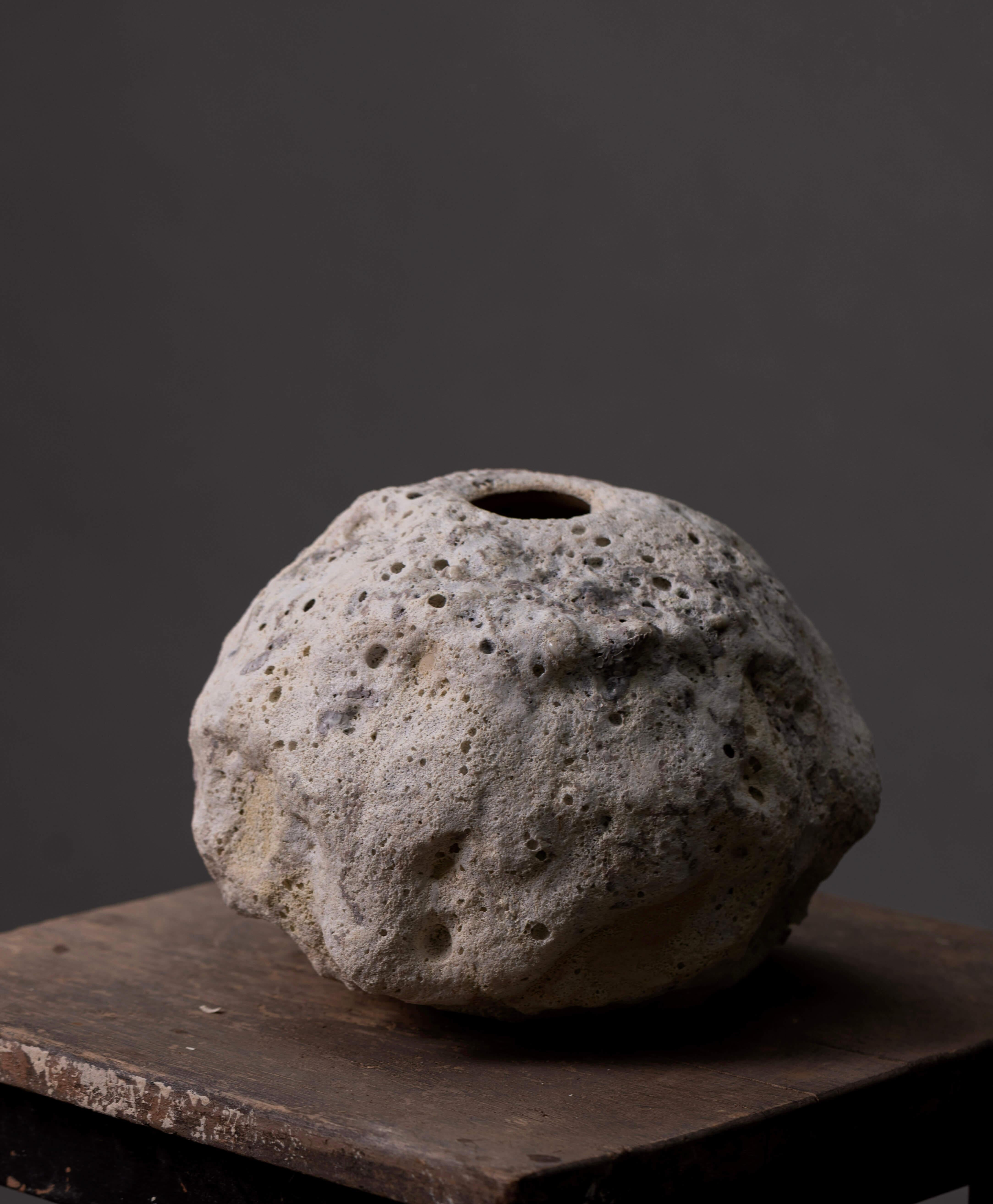 Modern Minimalist Ceramic Vase with Subtle Textured Finish In New Condition For Sale In Pasadena, CA