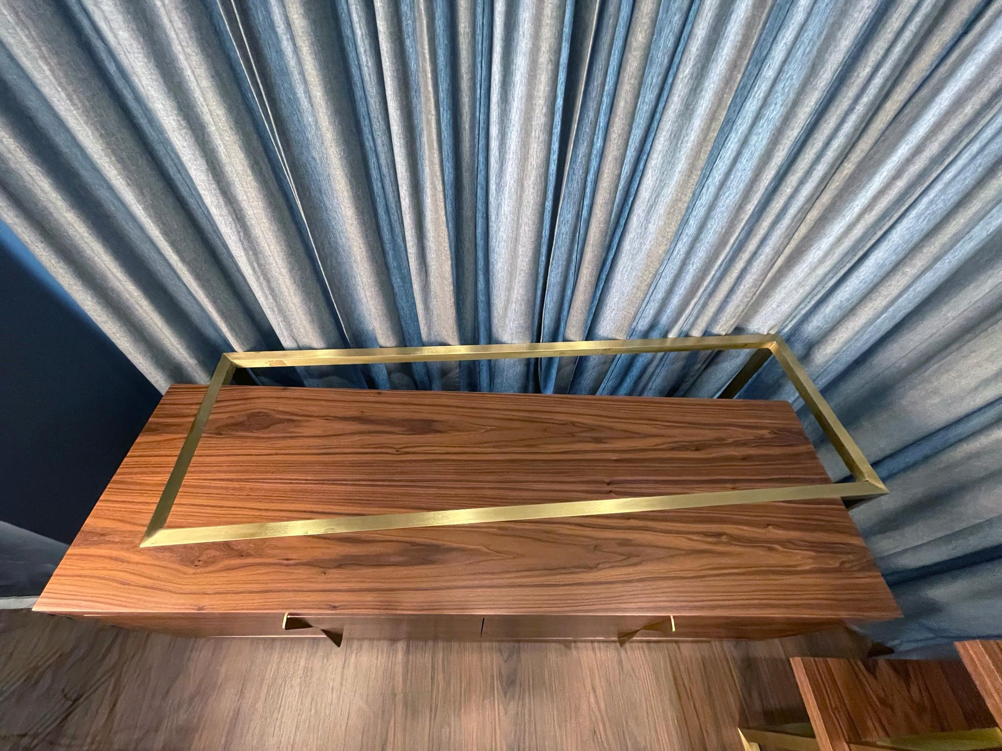 Buffet crédence moderne et minimaliste en Wood Wood Wood et laiton brossé en vente 2