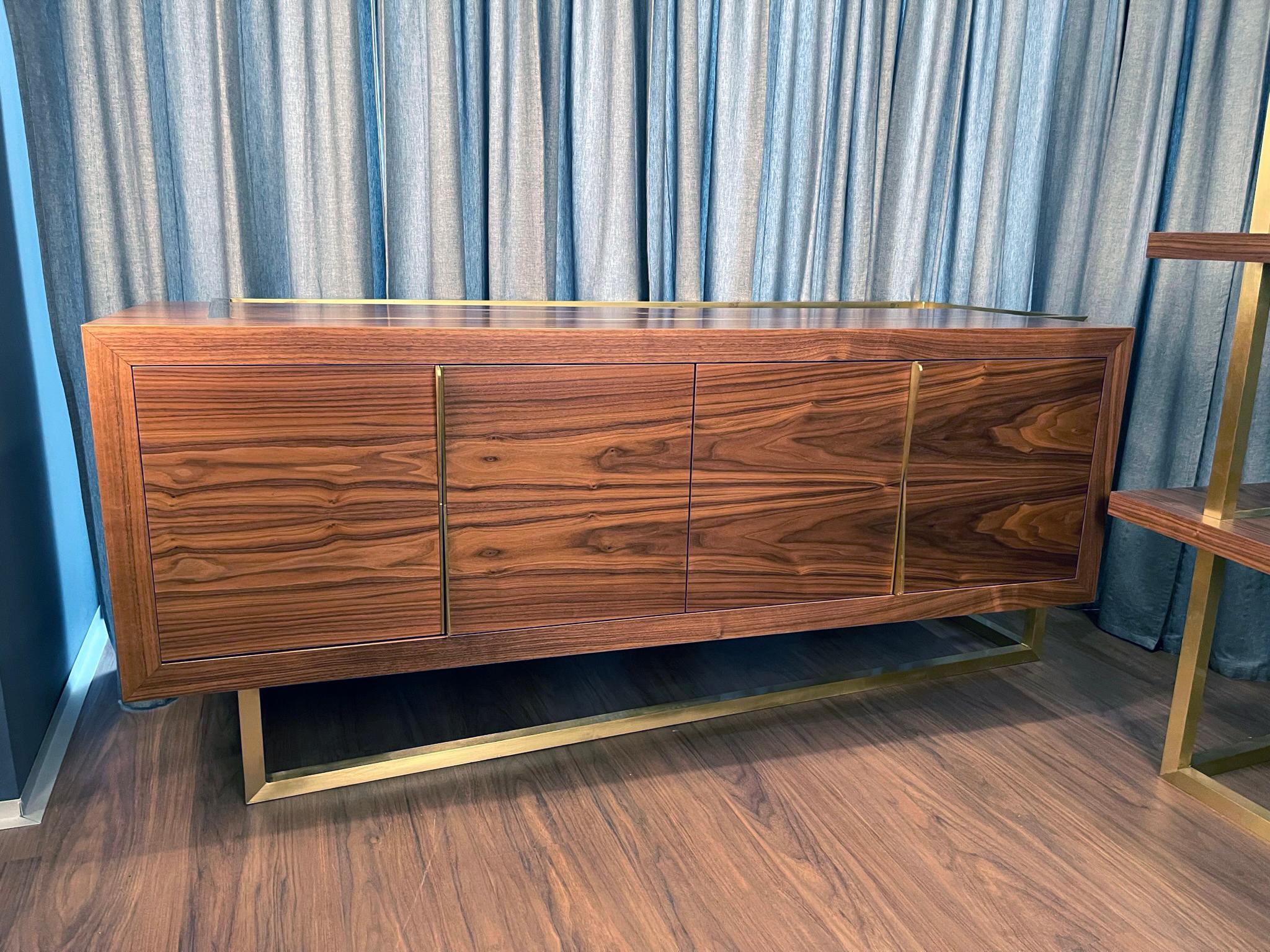 Métal Buffet crédence moderne et minimaliste en Wood Wood Wood et laiton brossé en vente