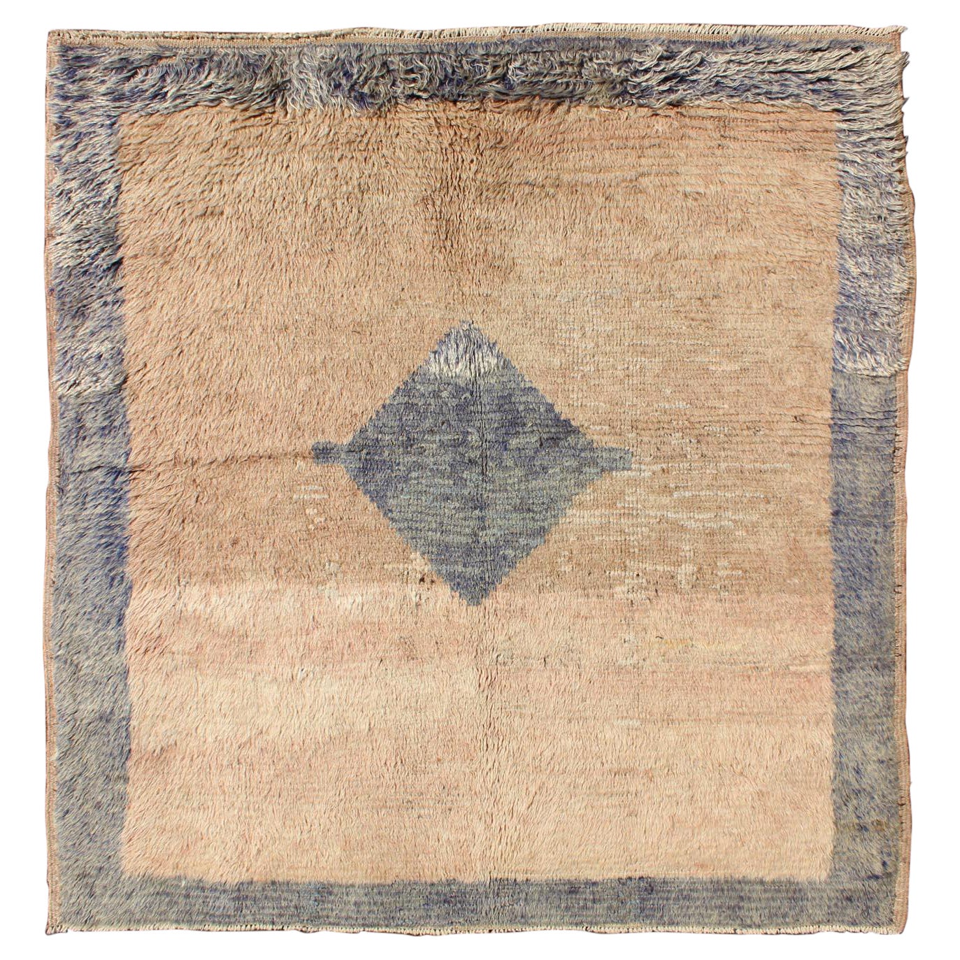 Tapis turc Tulu vintage au design moderne et minimaliste, couleur pêche claire et bleu gris