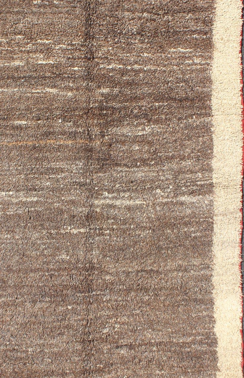 Vintage Tulu Turkish rug in Minimalist design and modern design with solid brown field rug EN-3301. Keivan Woven Arts /  country of origin / type: Turkey / Tulu, circa mid-20th century.

 Measures: 3'11 x 6'10.


