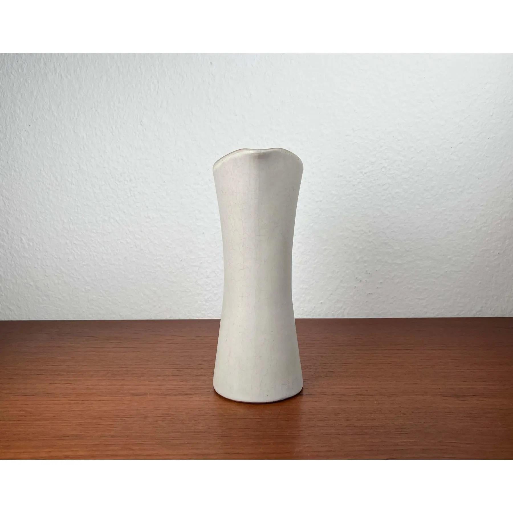 Modern Minimalist German Carafe Vase from Cortendorf, 1960s For Sale 10