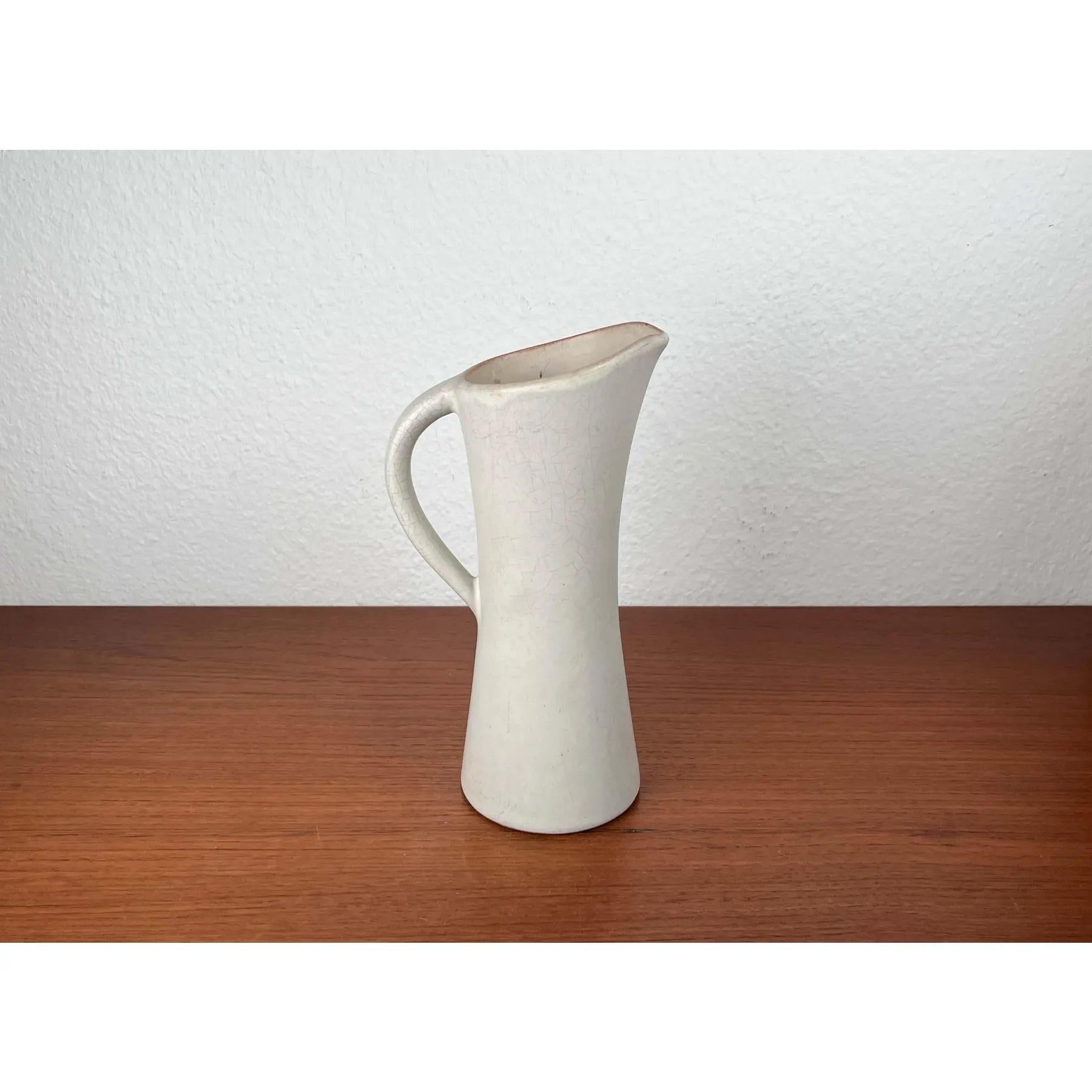 Mid-Century Modern Minimalist German Carafe Vase from Cortendorf, 1960s, in Very Good conditions. Designed 1960 to 1969 This piece has an attribution mark,

Additional information:
Materials: Ceramic
Color: Ivory
Style: Mid-Century Modern
Period: