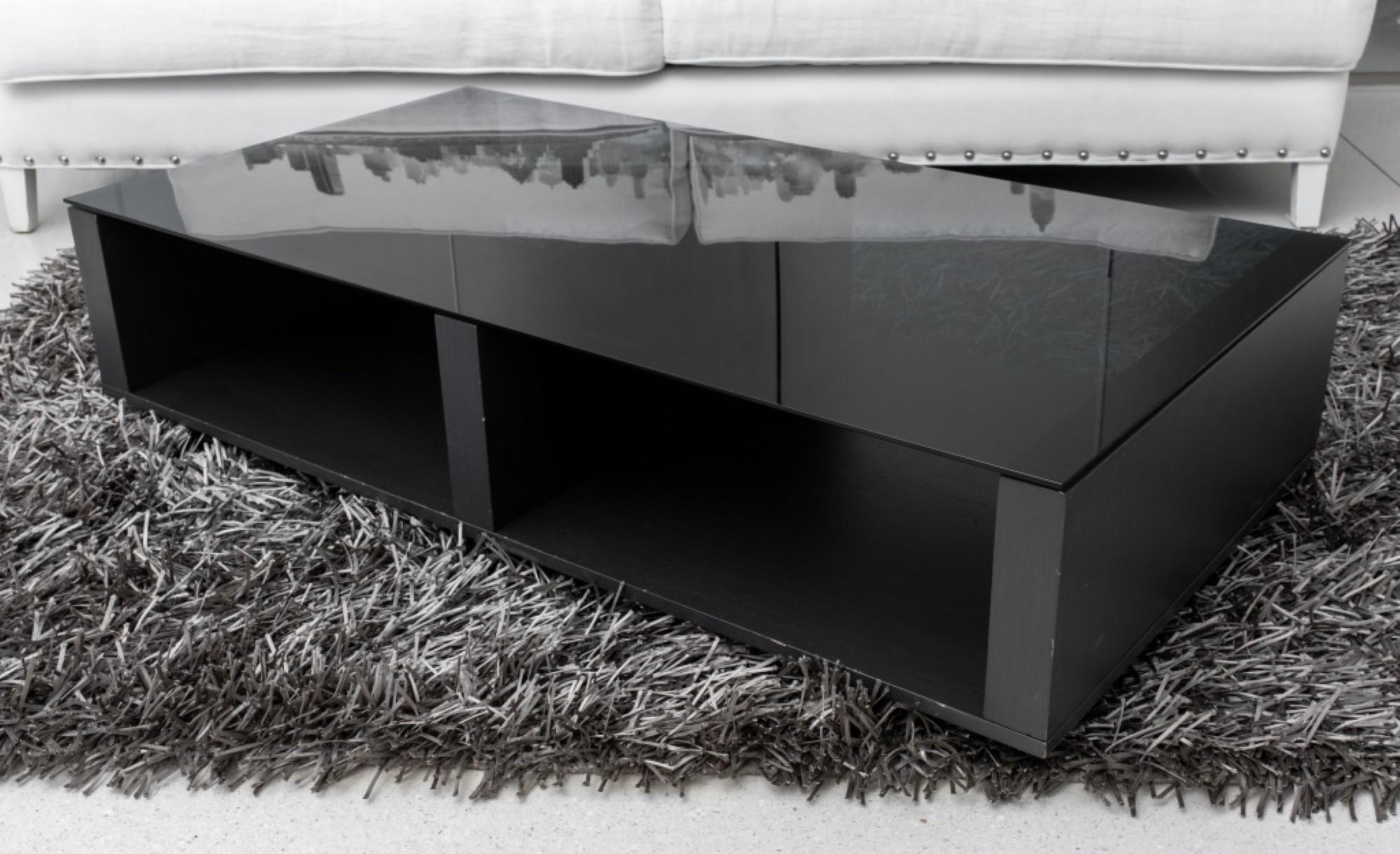 Modern Minimalist Glass-Topped Coffee Table In Good Condition For Sale In New York, NY