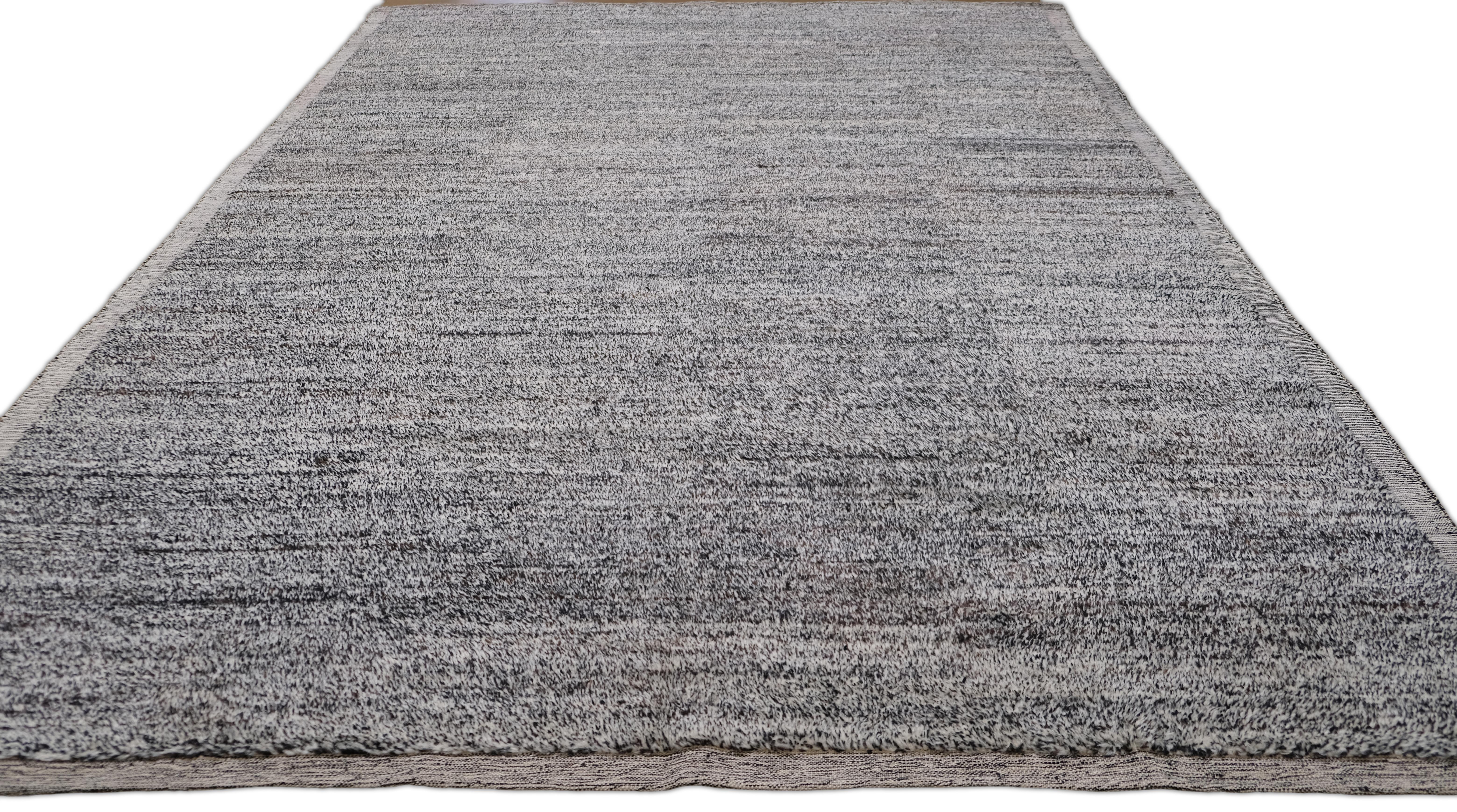 Moderner minimalistischer grauer strukturierter Plush-Wollteppich 9'x12'6'' (Handgeknüpft) im Angebot