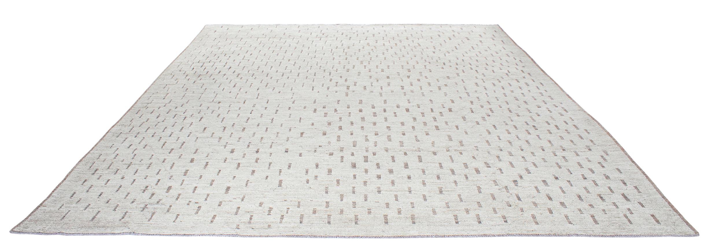 Modern Minimalist Handknotted Wool Rug in Beige In New Condition For Sale In New York, NY