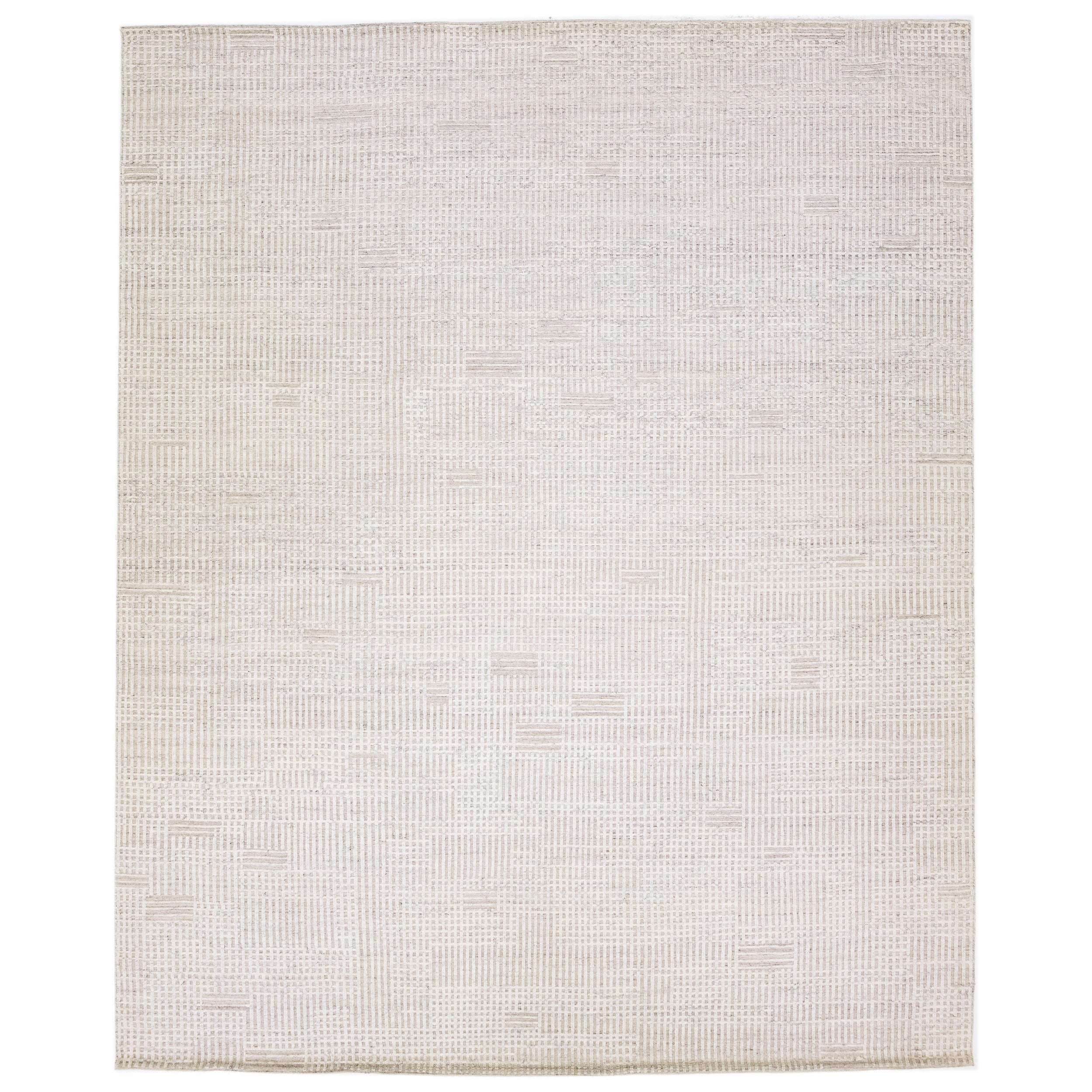 Tappeto moderno e minimalista in lana in stile marocchino con campo beige di Apadana