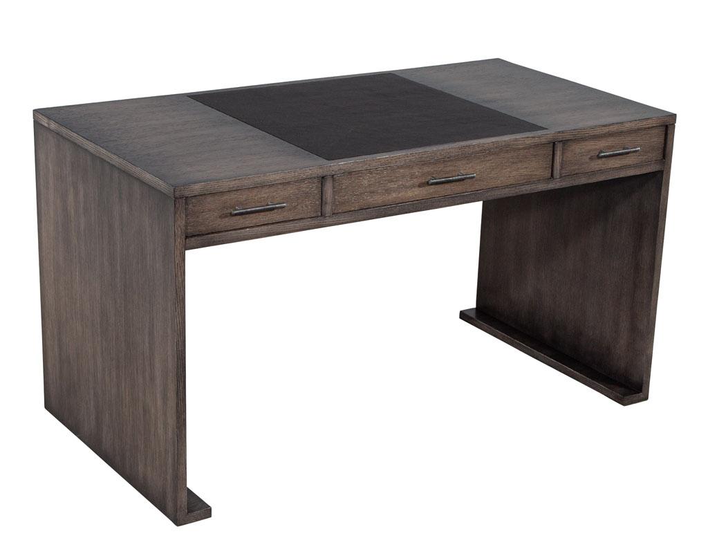 Bureau moderne et minimaliste en chêne avec plateau en cuir en vente 9