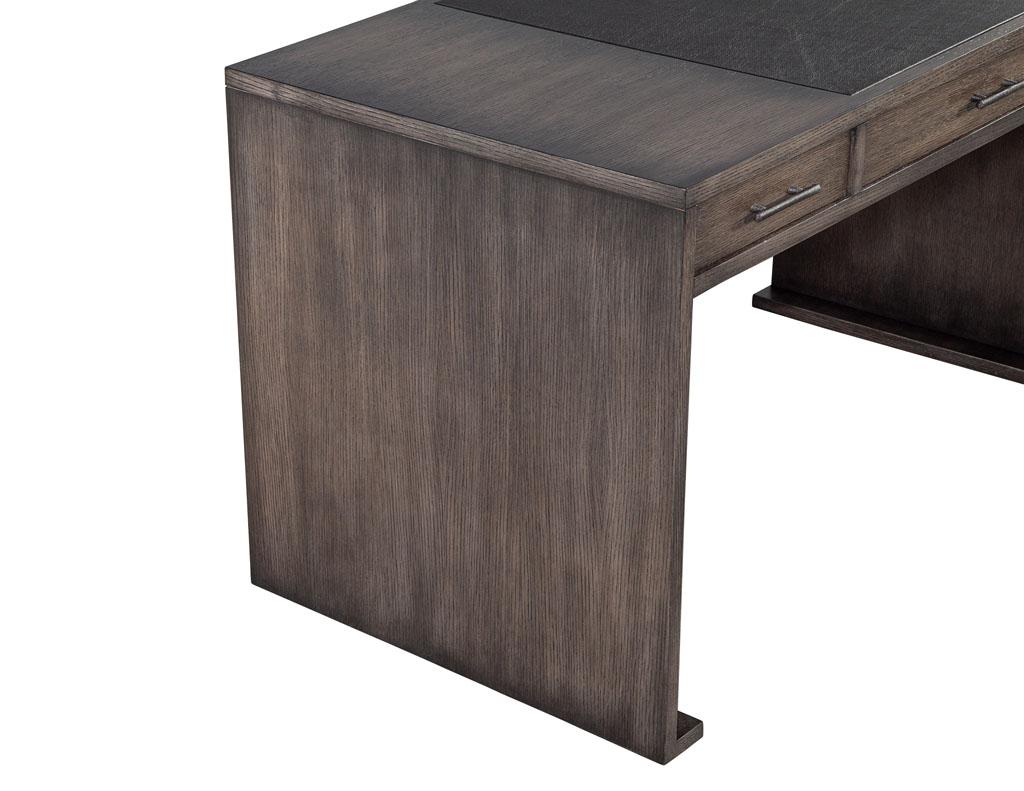 Moderner, minimalistischer Eichenholz-Schreibtisch mit Lederplatte im Angebot 4