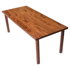 Table de salle à manger rectangulaire moderne et minimaliste en bois de rose avec pieds tubulaires