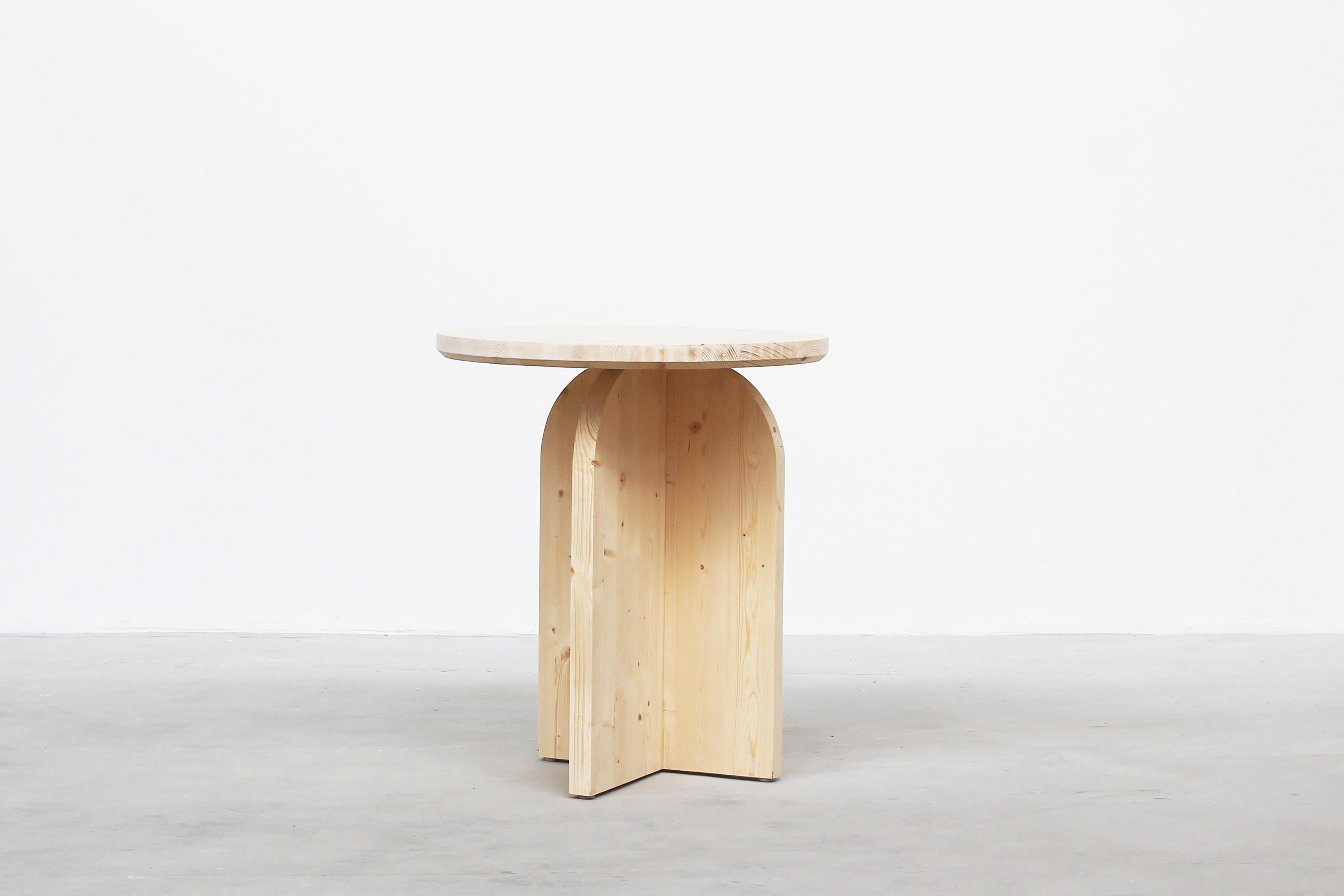 Moderner minimalistischer runder Esstisch der Moderne von Atelier Bachmann, 2019 im Zustand „Neu“ im Angebot in Berlin, DE