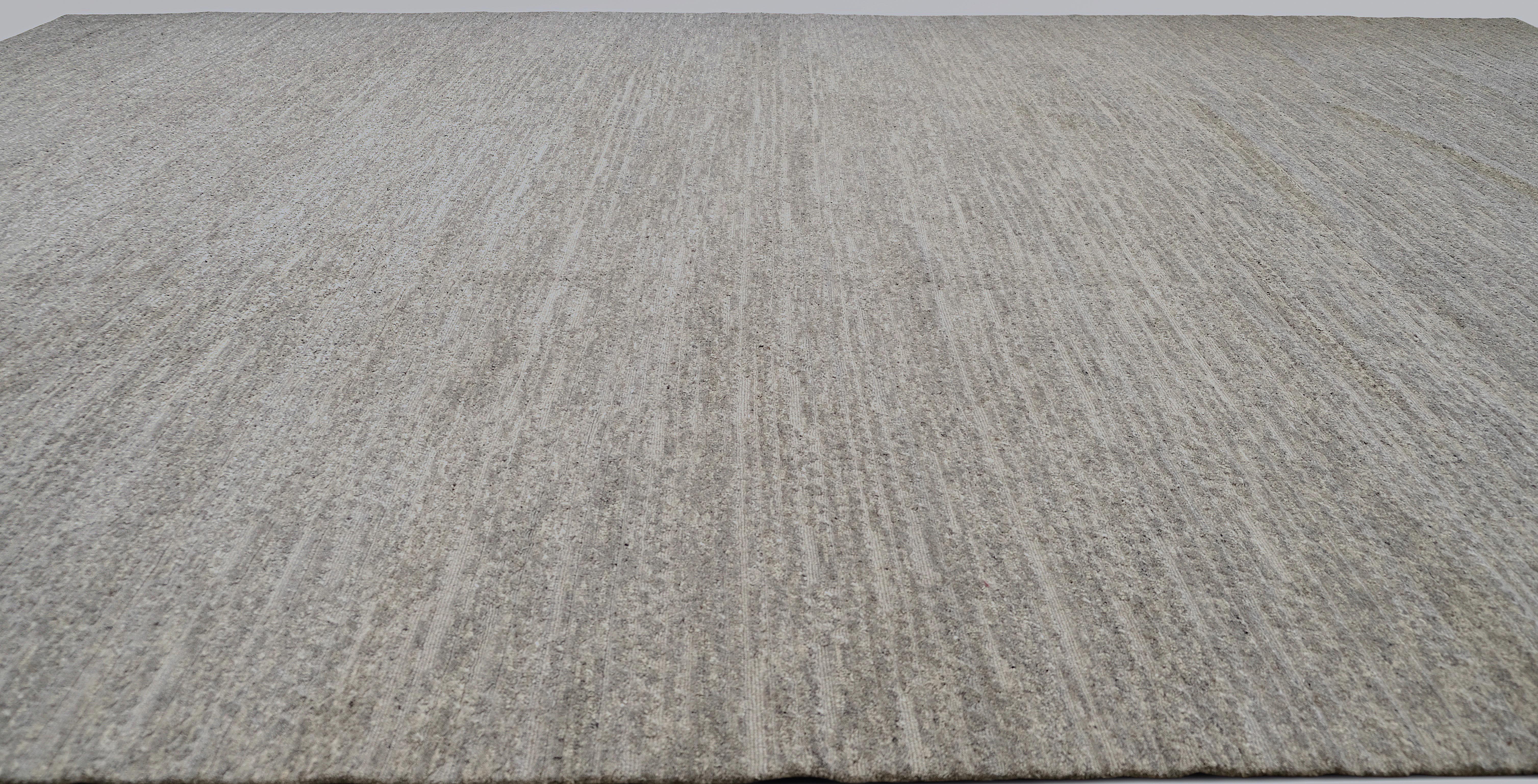 Modern Minimalist Soft Taupe Solid Textured Hand-Knotted Wool Rug 14'x20'3'' (Moderne) im Angebot