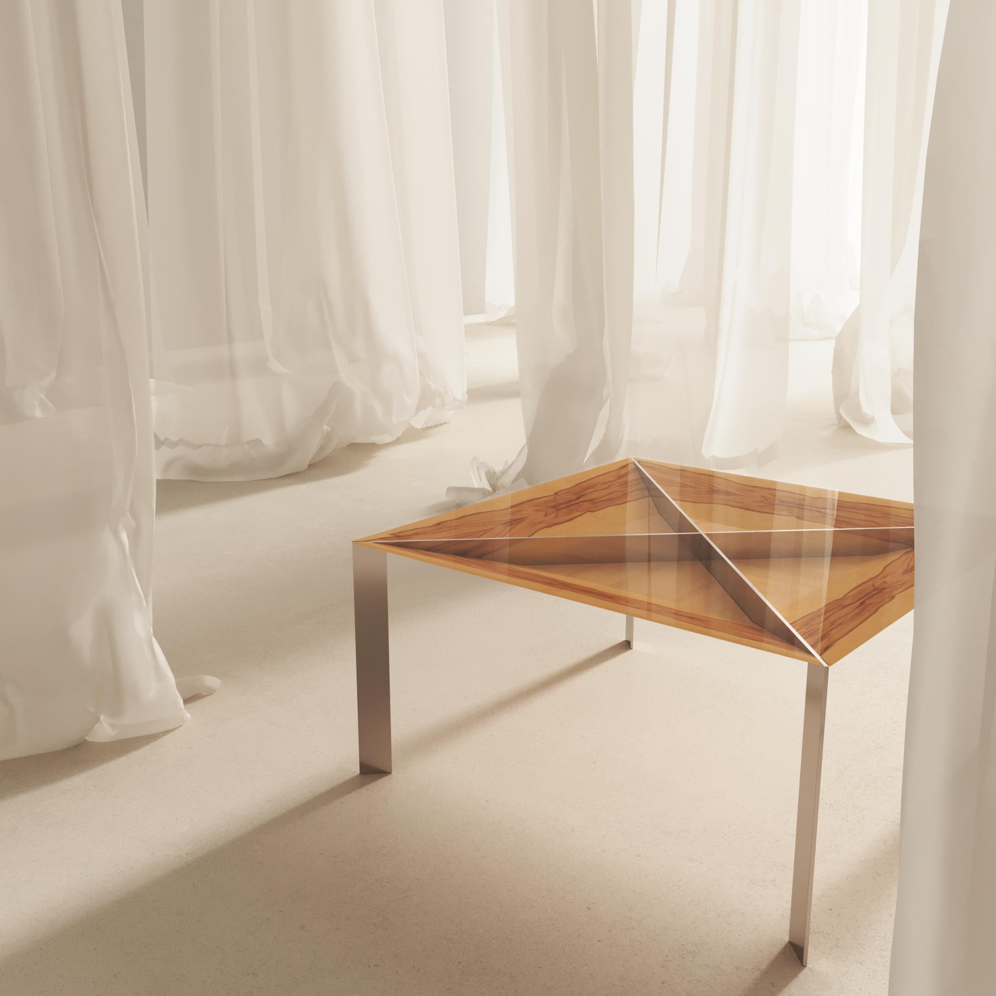 Table de salle à manger carrée et minimaliste moderne en bois de satin et acier inoxydable brossé en vente 2