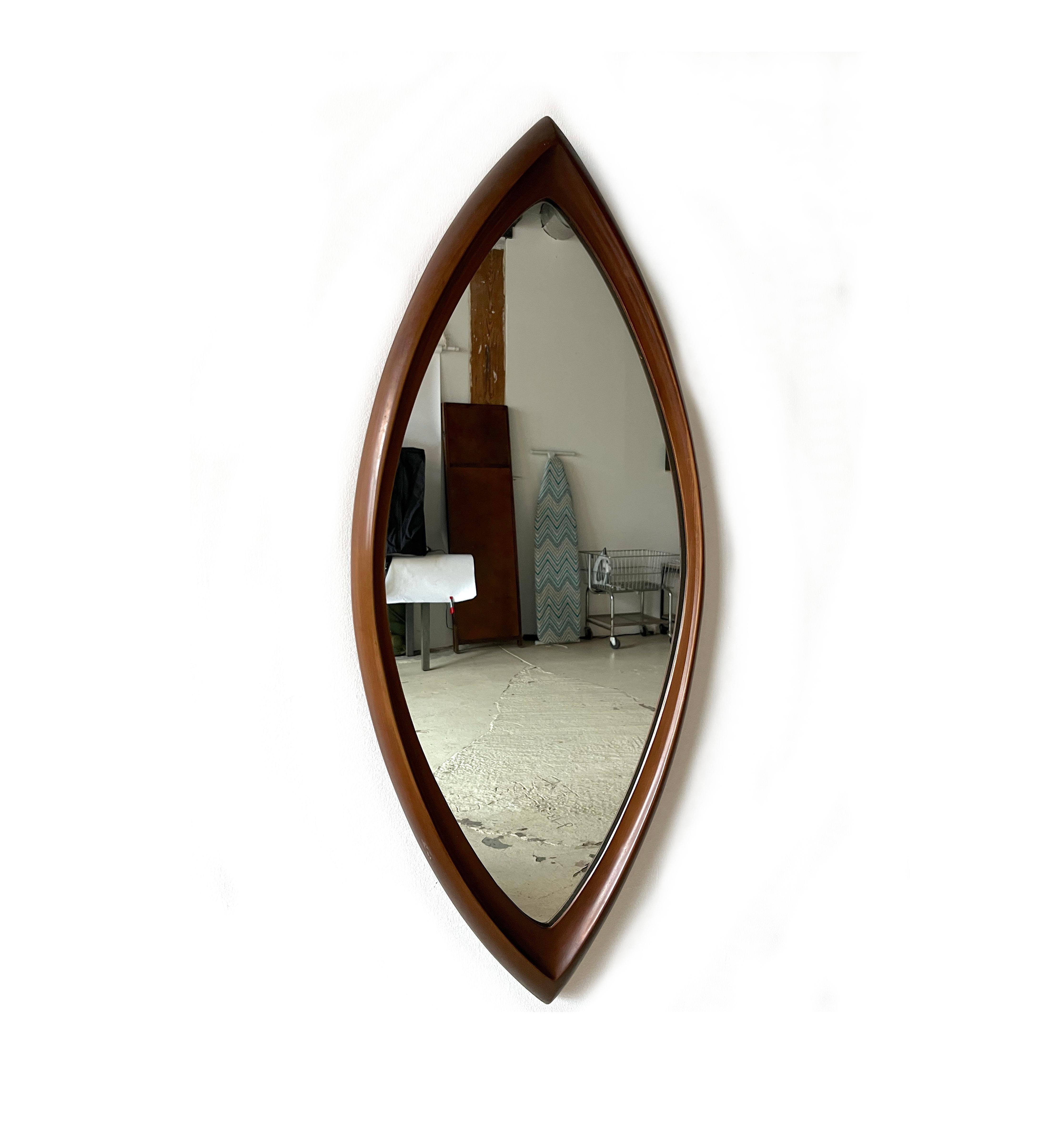 Wonderfully designed modern mirror. Molded, synthetic wood made by the Syroco Company that truly fools the eye; it looks like real wood. Great for an entry, above a dresser or in a powder room.

Cool 