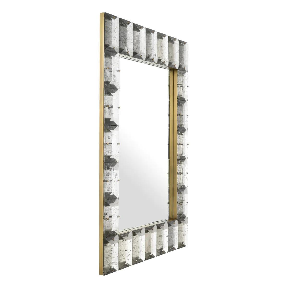 Fait main Miroir moderne avec finition en laiton vintage et verre artisanal. en vente