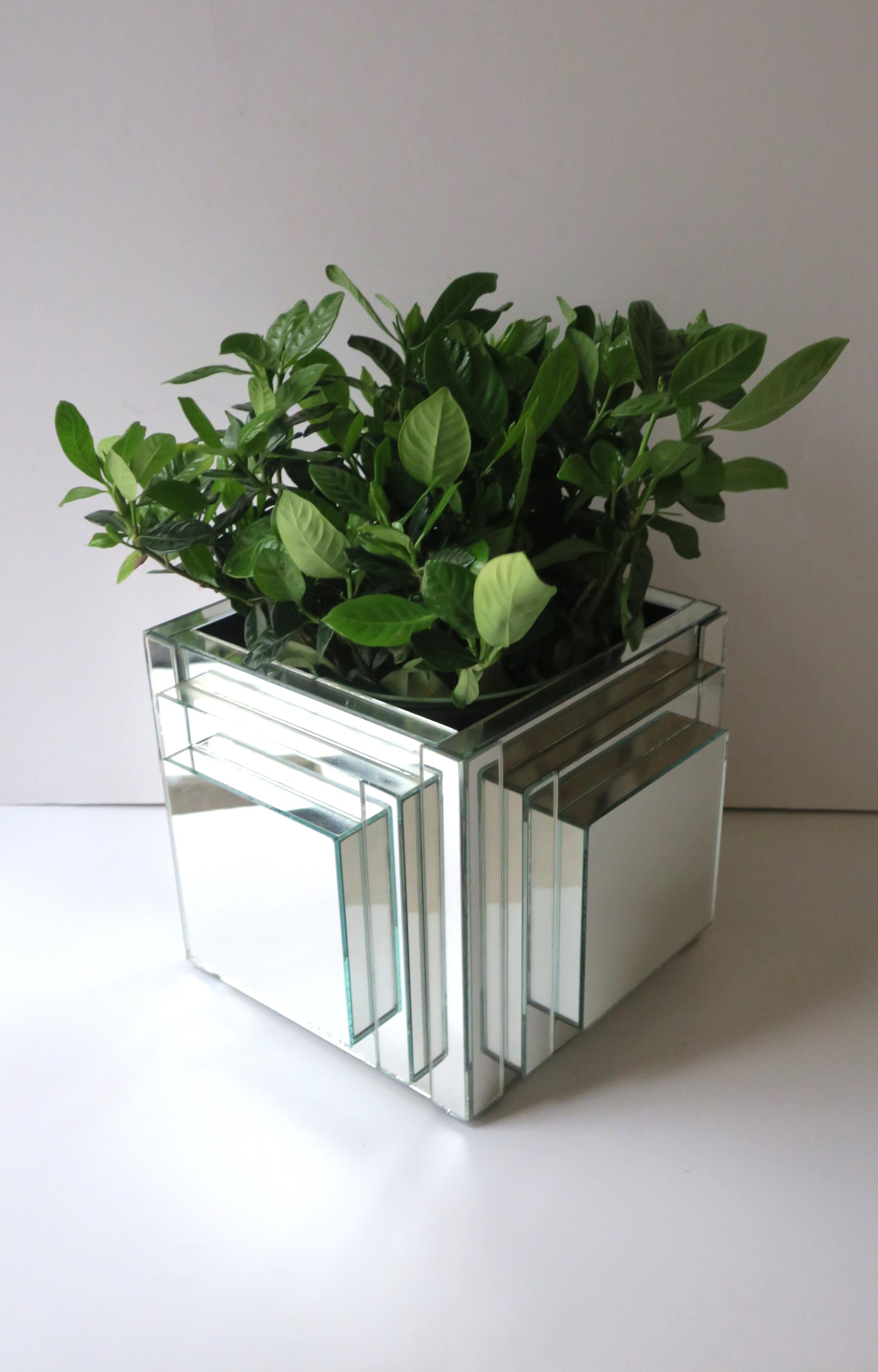 Post-Modern Modern Mirrored Planter Cachepot Jardinière, circa 1970s For Sale