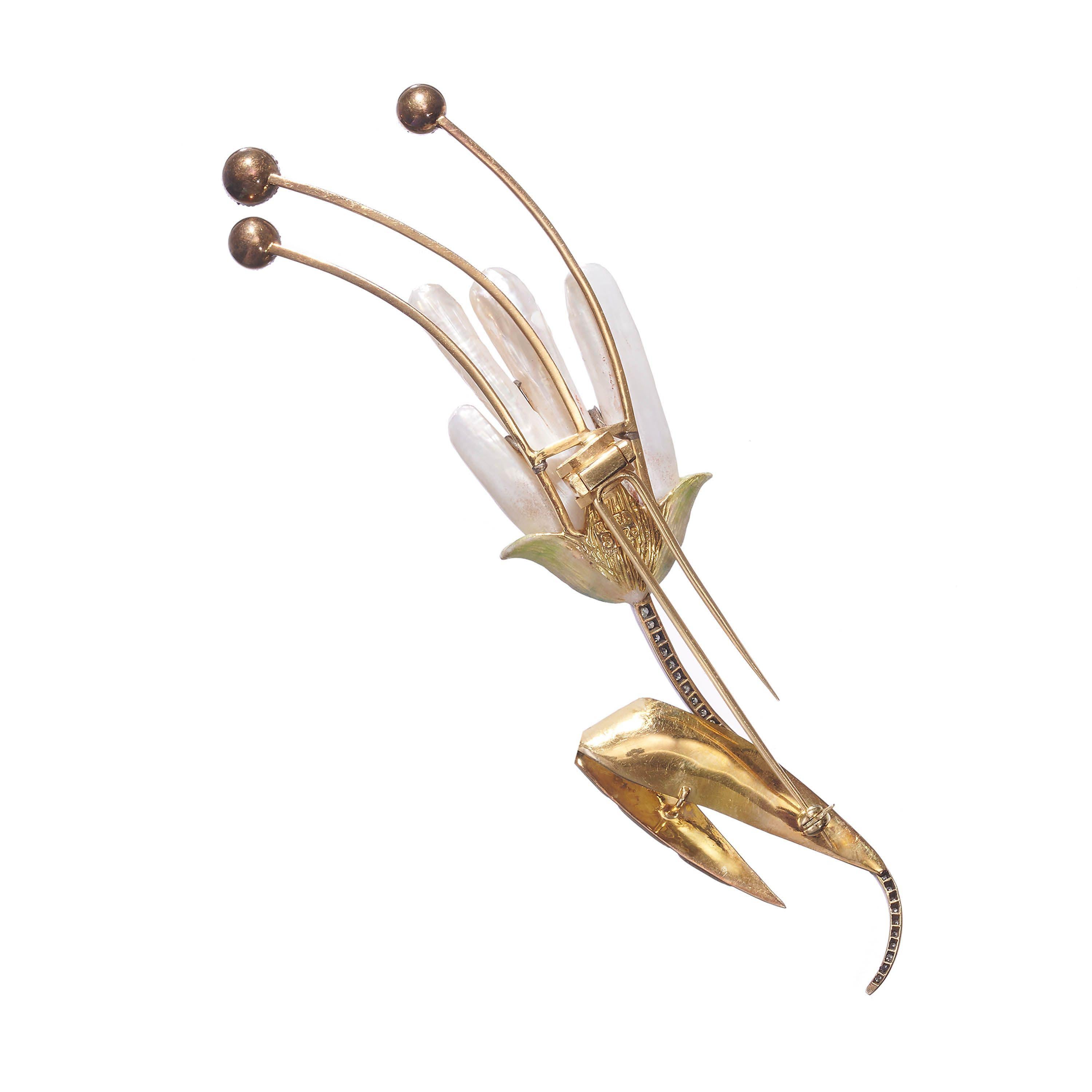 Moderne Mississippi-Blumenbrosche aus Perlen, Diamanten, Emaille, Gold und Silber im Zustand „Neu“ im Angebot in London, GB
