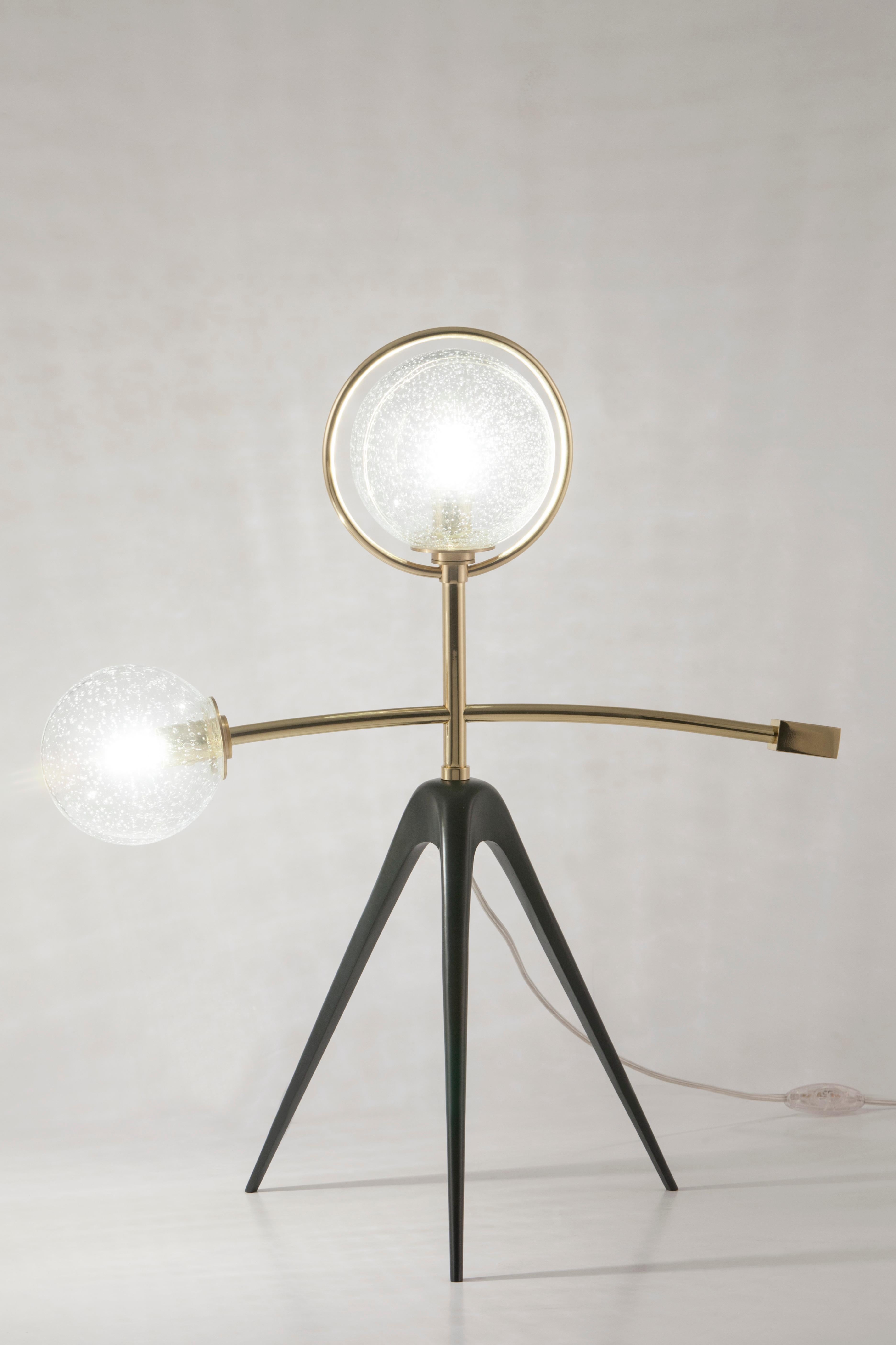 Mobile table lamp, Contemporary Collection, handcrafted in Portugal - Europe by Greenapple.

Mobile is a modern lighting concept and an attractive addition to a modern home. A table lamp that brings creative visions to life. The polished brass frame