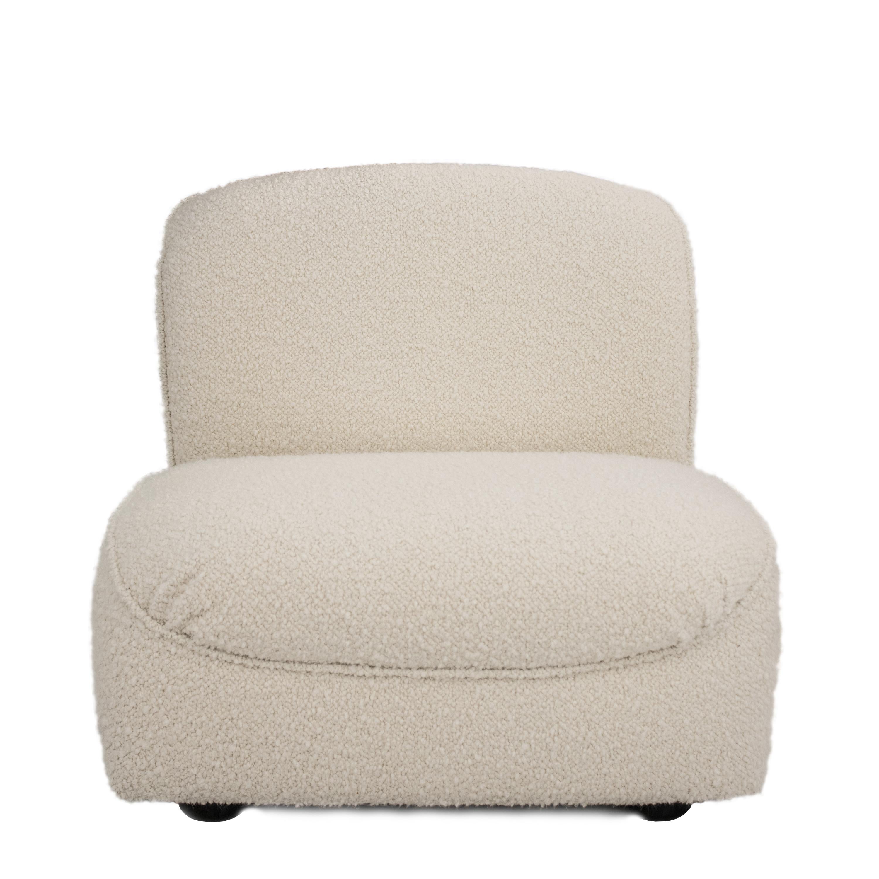 Modular Italian armchair circa 1970. 
The armchair is made of a solid wood structure covered in foam and upholstered by hand in a beige bouclé.
It is a comfortable and versatile modular design that can be used independently or by grouping several