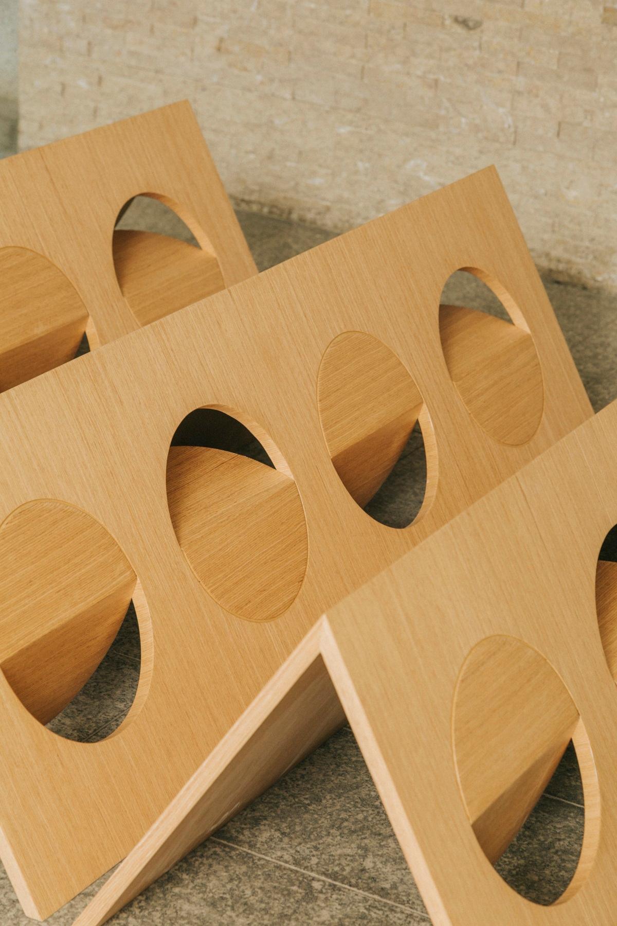 Moderne Table basse modulaire géométrique Chêne Bois Verre sur le dessus par Ana Volante en vente