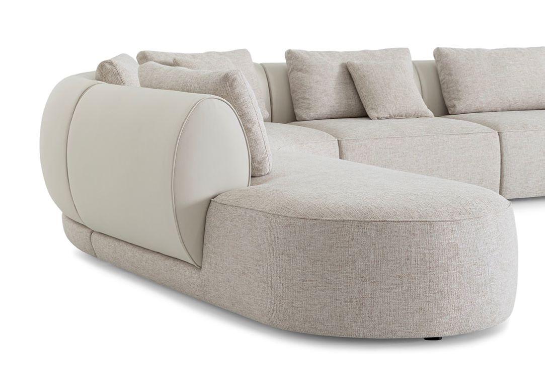 Confortable et accueillant, le Botero est un canapé monocoque modulaire aux lignes douces et à l'assise confortable. La housse, entièrement amovible et lavable, peut être en tissu ou en cuir. Les différents modules, notamment la chaise longue, le
