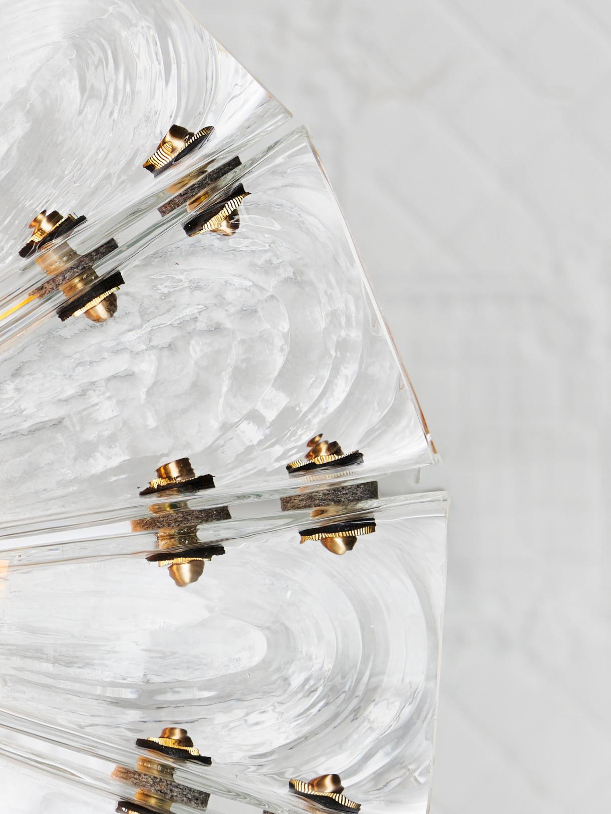 Moderner Kronleuchter und Einbaubeleuchtung aus mundgeblasenem Glas und Bass Polaris-Glas (Gebürstet) im Angebot