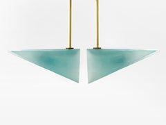Moderner Anhänger aus mundgeblasenem Glas Celadon Equinox aus Messing