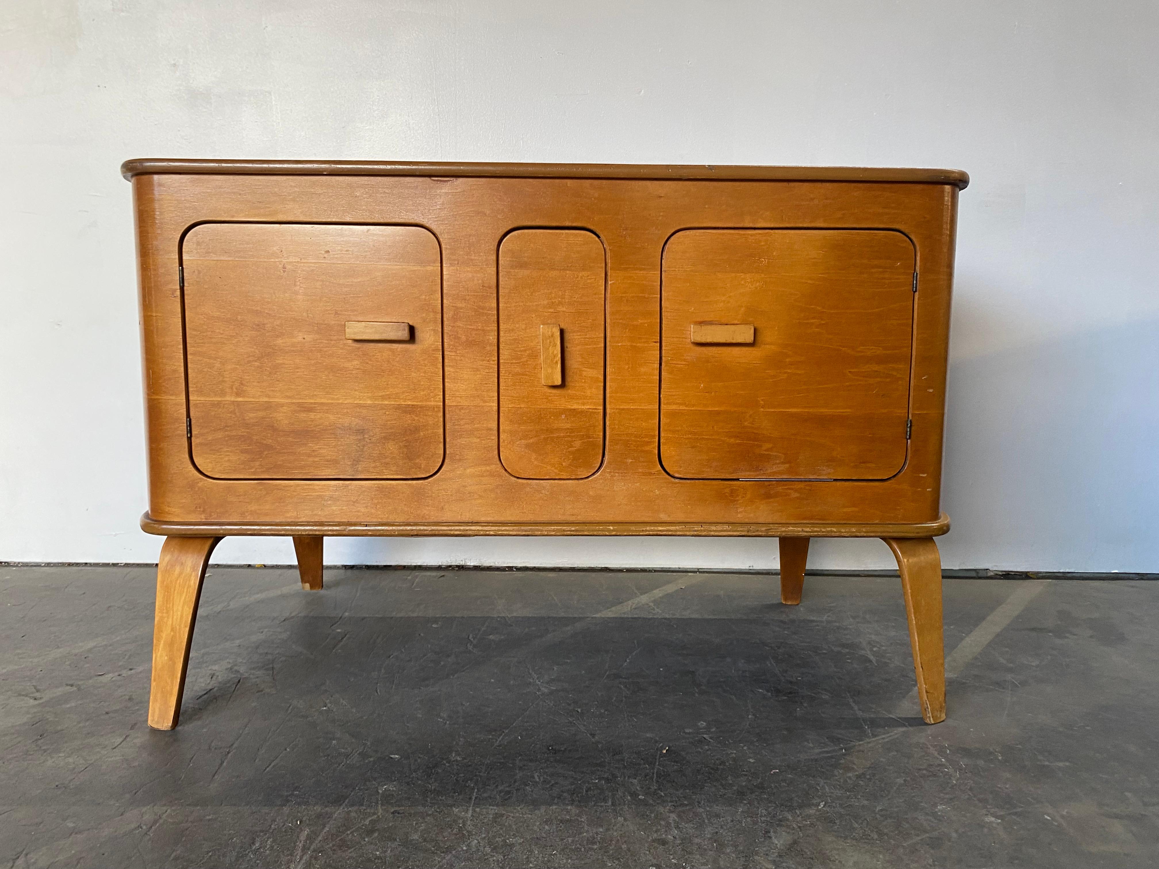 Buffet moderne en bois de bouleau moulé pour Thaden Jordan 1
