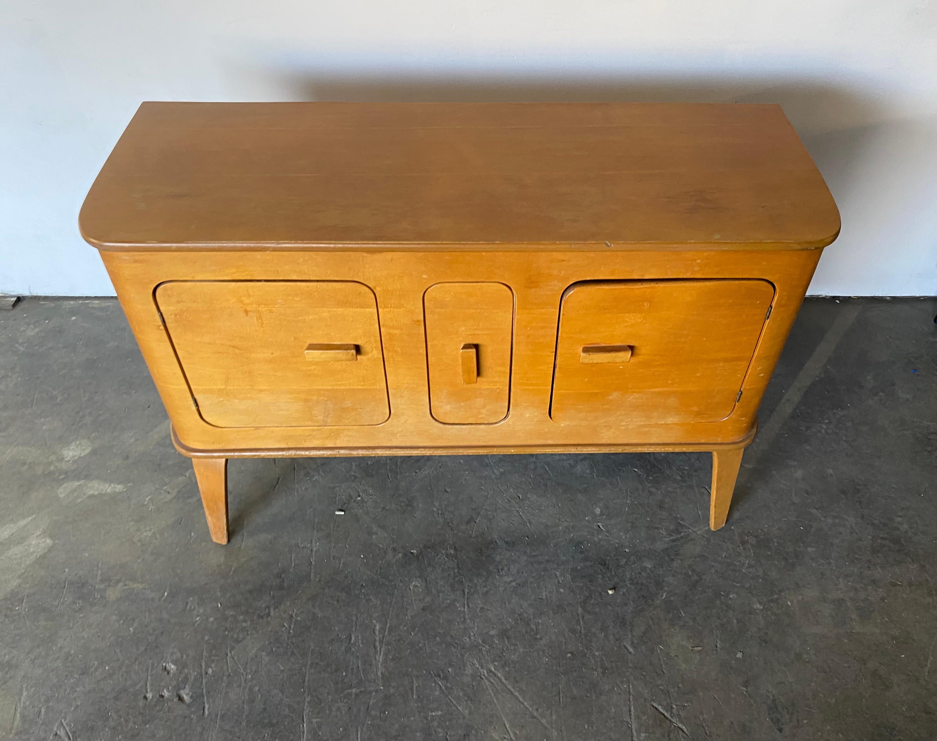Buffet moderne en bois de bouleau moulé pour Thaden Jordan 3