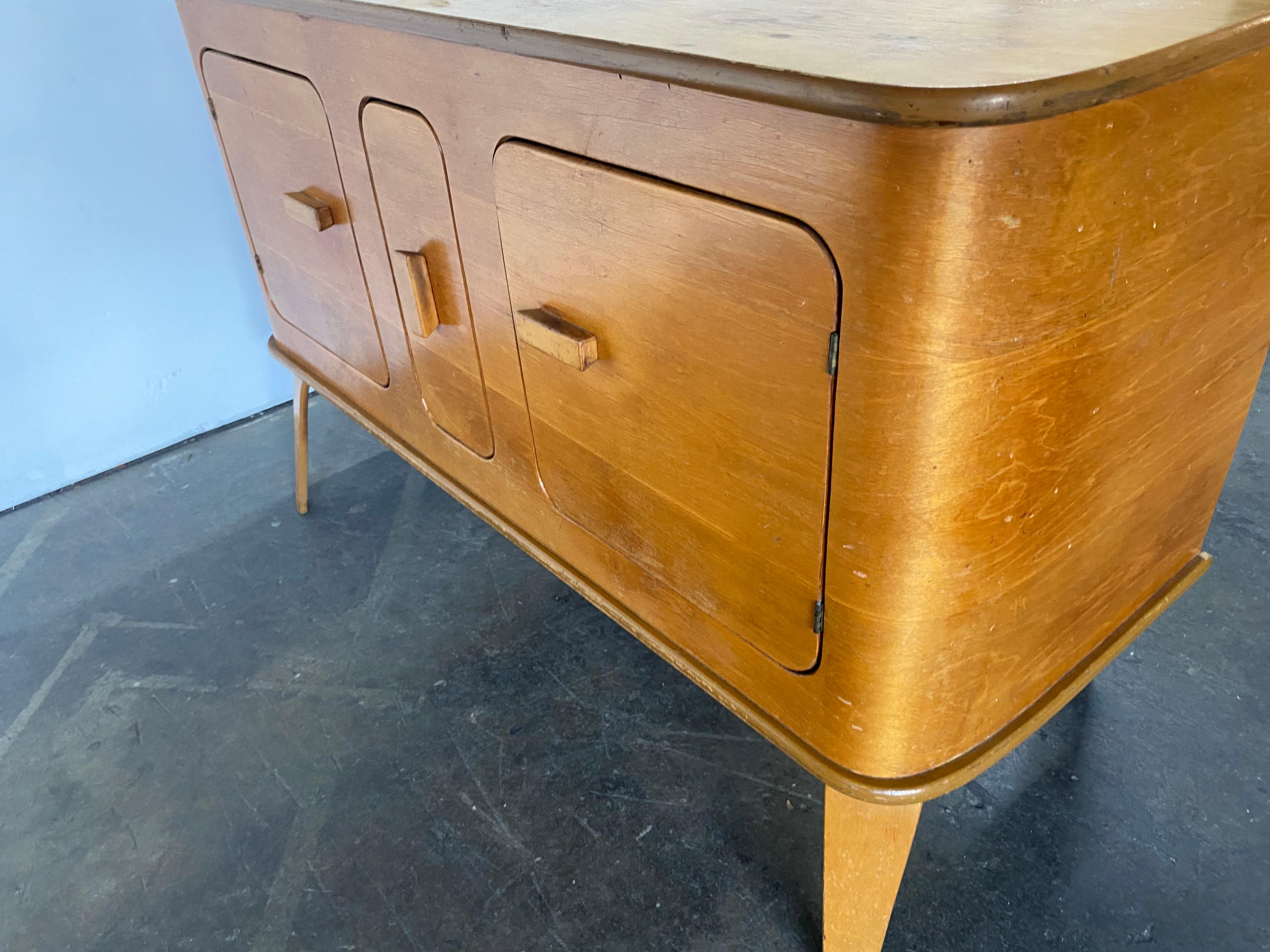 Américain Buffet moderne en bois de bouleau moulé pour Thaden Jordan