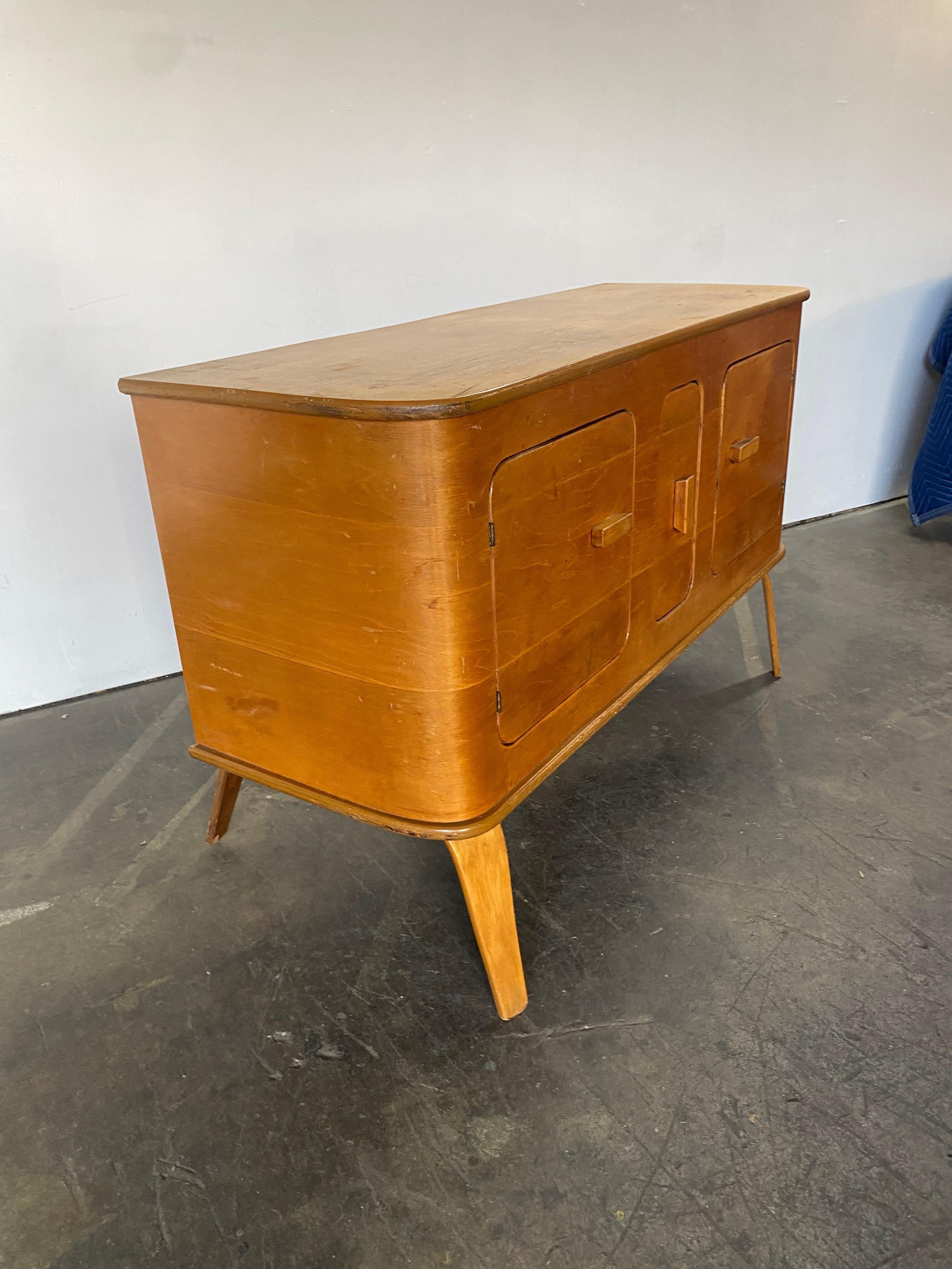Moulé Buffet moderne en bois de bouleau moulé pour Thaden Jordan