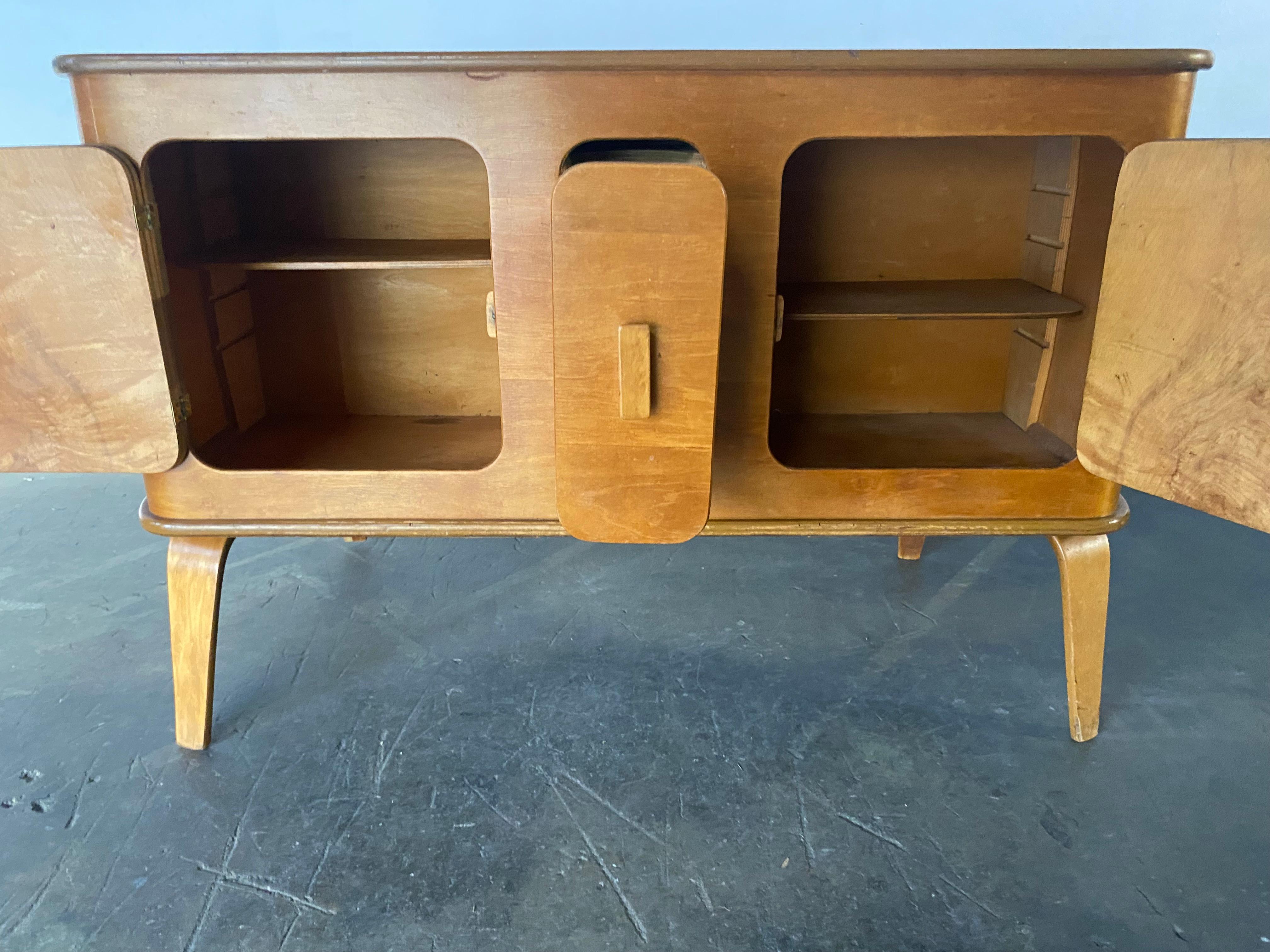 Bouleau Buffet moderne en bois de bouleau moulé pour Thaden Jordan